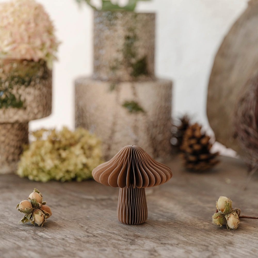 studio mkono Dekoobjekt Papierdeko Herbstdeko Pilz aus Papier in braun