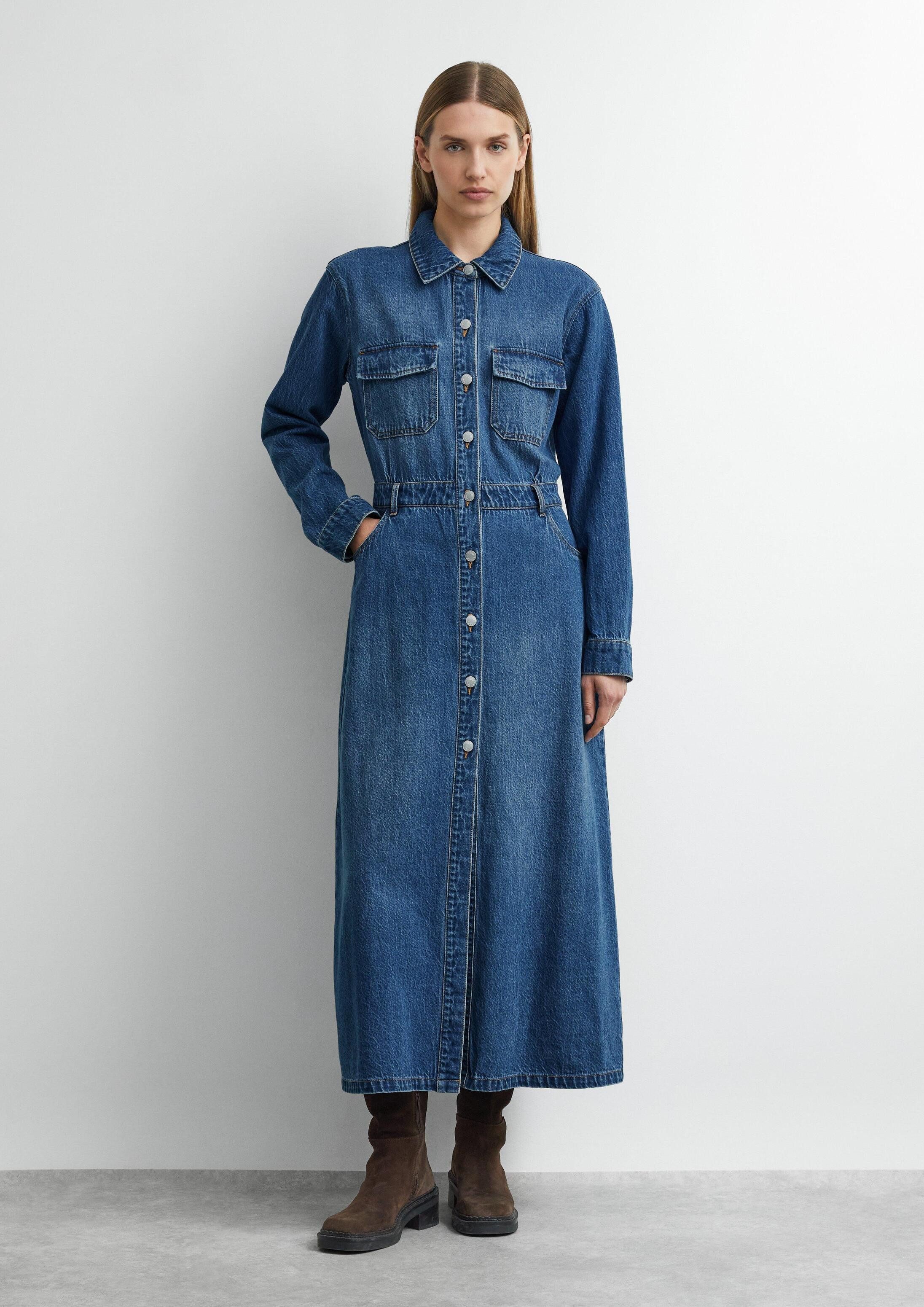 comma Maxikleid Kleid Feminines Denim-Maxikleid mit Hemdkragen und Gürtel