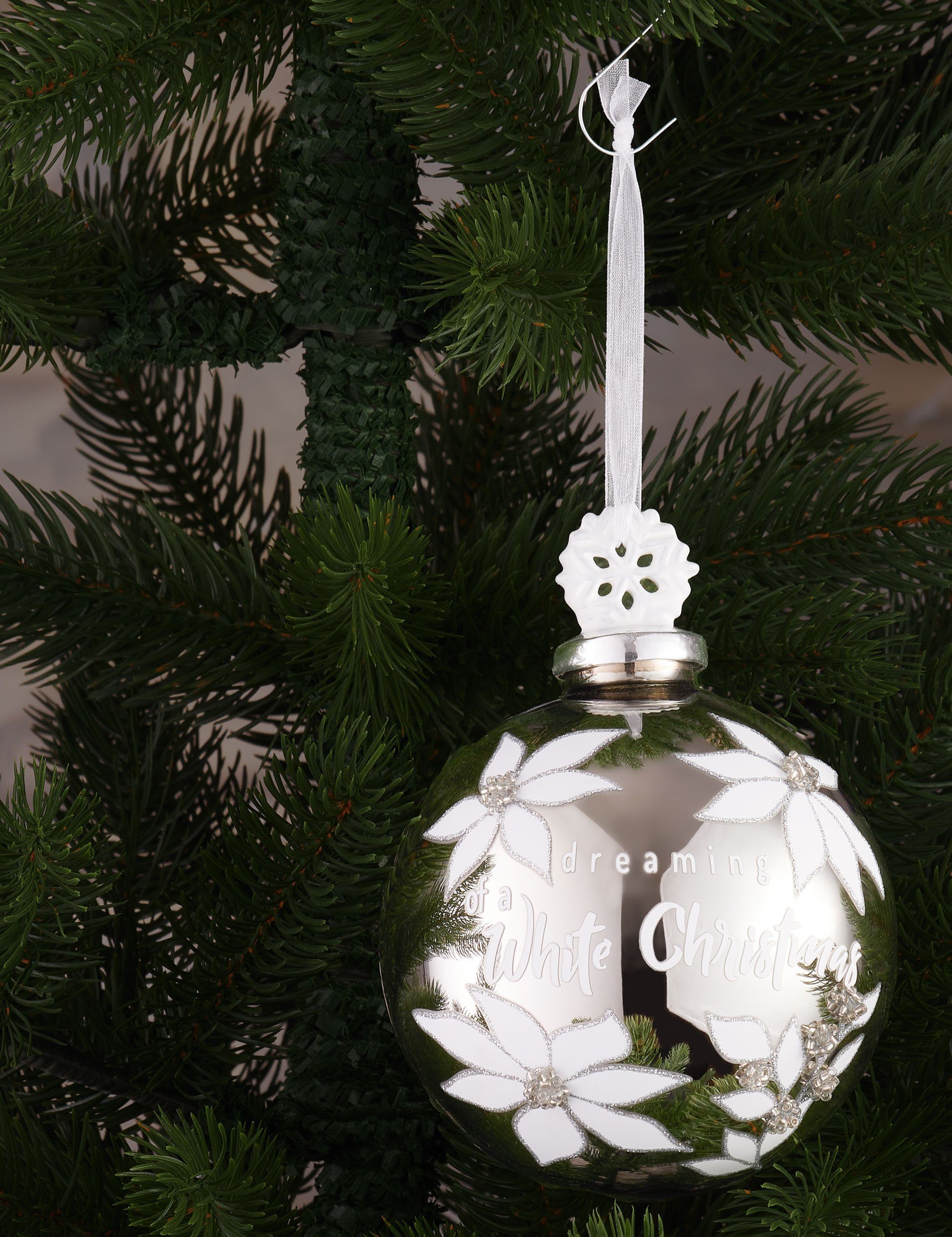 a BRUBAKER Weihnachtsbaumkugel Glitzer aus Glas White Christbaumkugel Premium Dreaming Christmas of Schneeflocken - mit Baumkugel Silber - (1 10cm Figur mit Weihnachtskugel St),