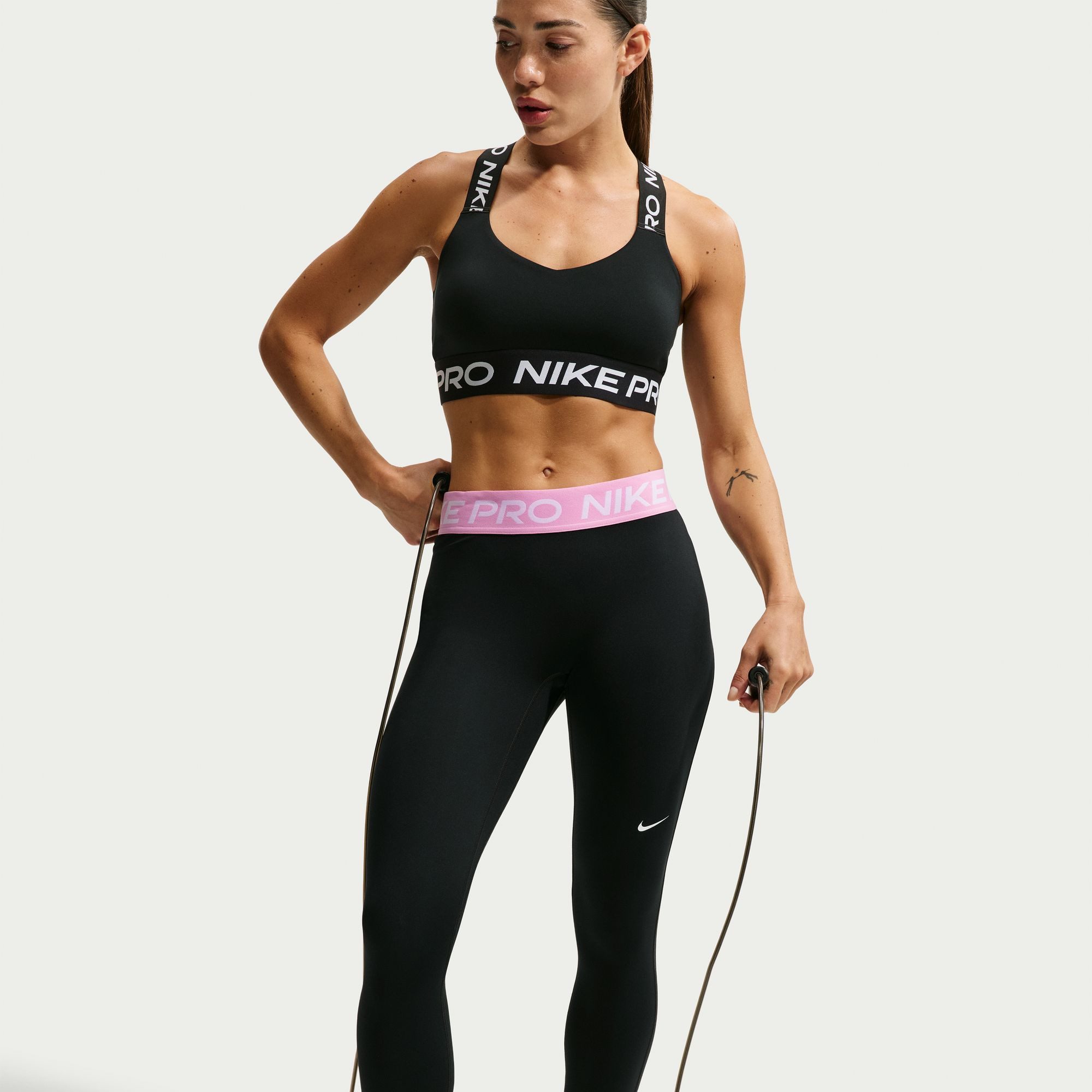 Nike Trainingstights W NP DF 365 MR TIGHT USM schnell trocknendes Material, atmungsaktiv, Nike Pro