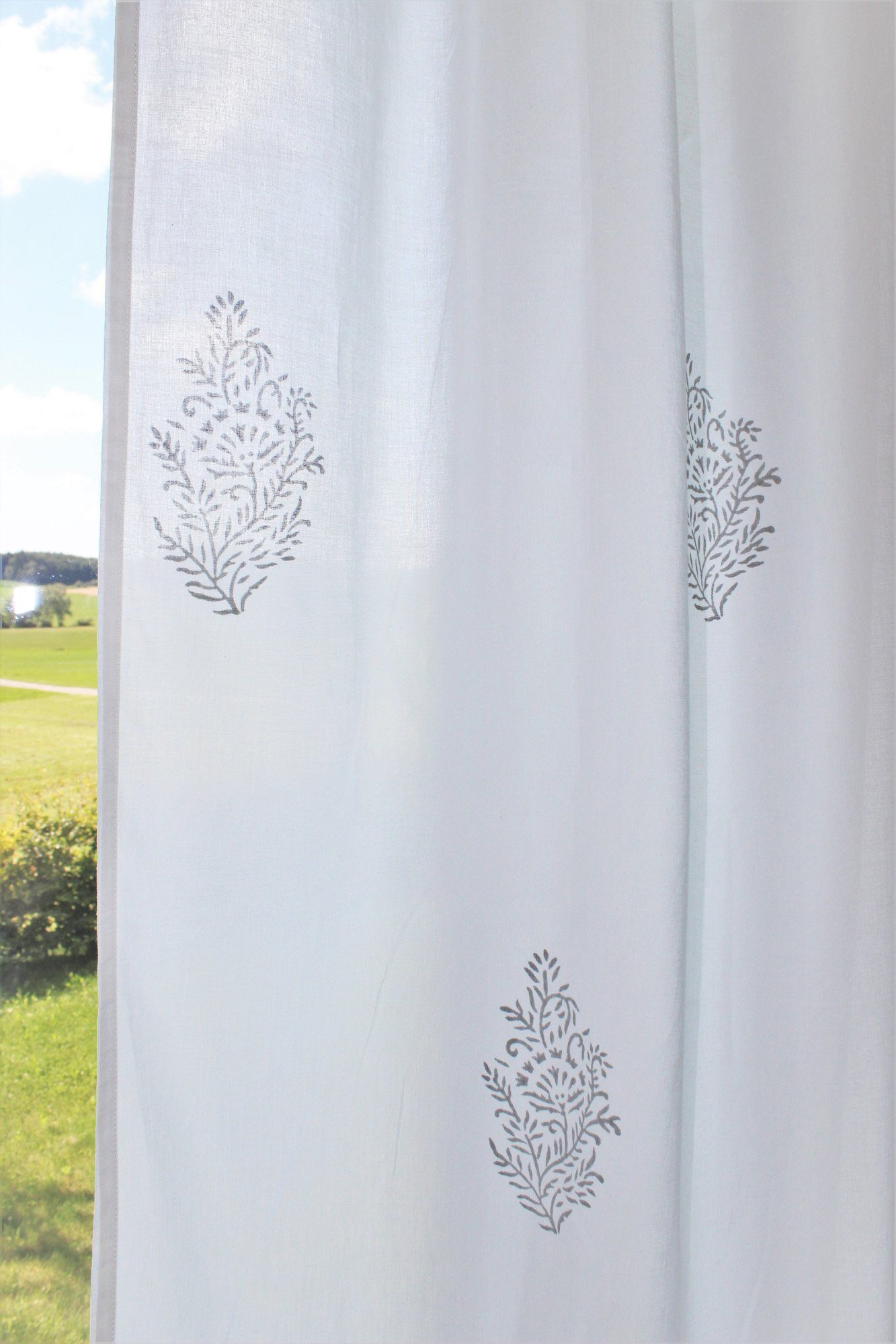 Vorhang Vorhang weiß blickdicht Indradanush, Baumwolle Blockprint, (1 100% pflegeleicht bedruckt, halbtransparent, Hand von Muster, indisches St), verdeckteSchlaufen grau