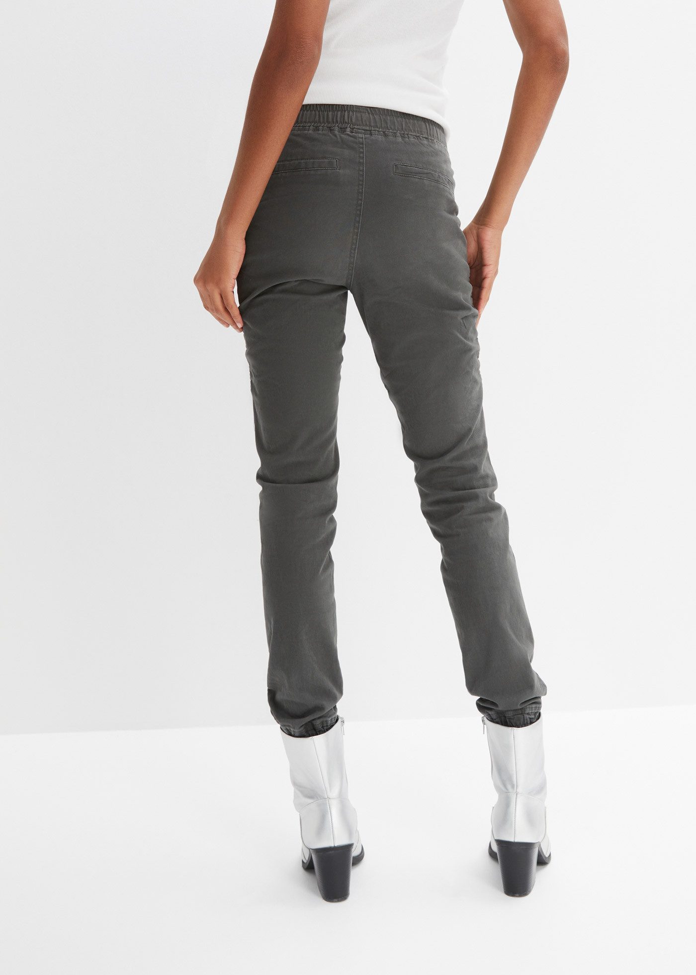 bonprix Stoffhose aus Baumwolle und Elasthan, Regular Fit, mit Reißverschlusstaschen