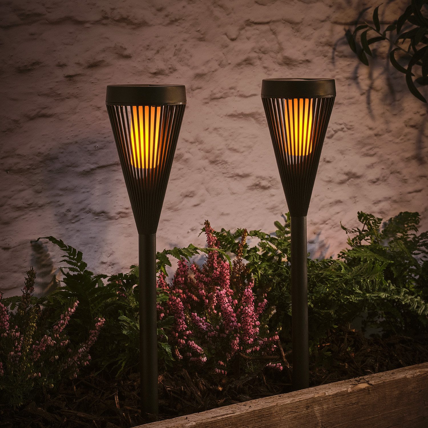 Festive Lights 4er Set LED Solarleuchten Mit Flammeneffekt – Flackernde Laternen Für Garten & Wege – Solarbetrieben, IP44, 8h Leuchtdauer – Warmweiß