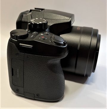 Panasonic Lumix DMC-FZ330 Kompaktkamera