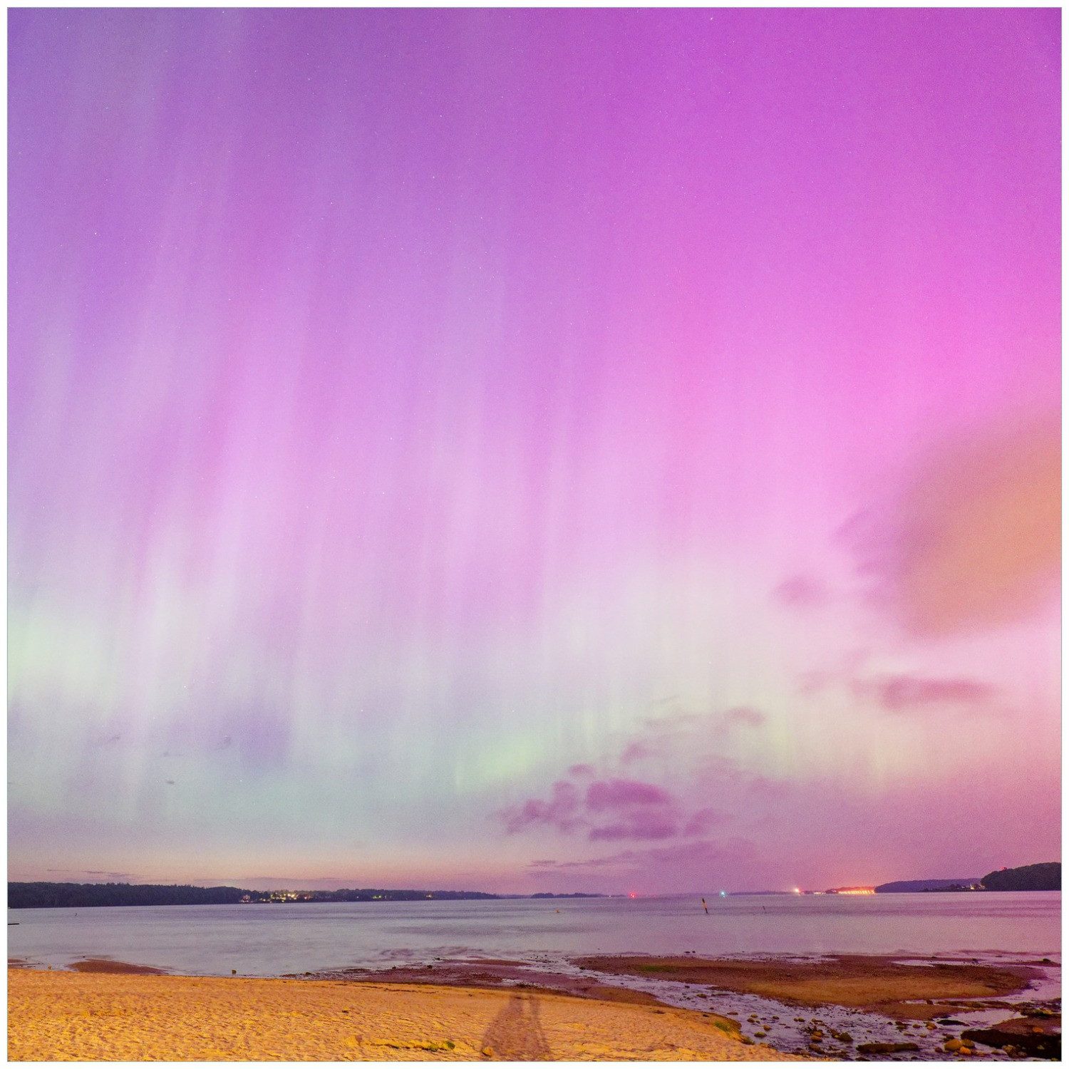 Wallario Möbelfolie Leuchtende Lichter über Sandstrand