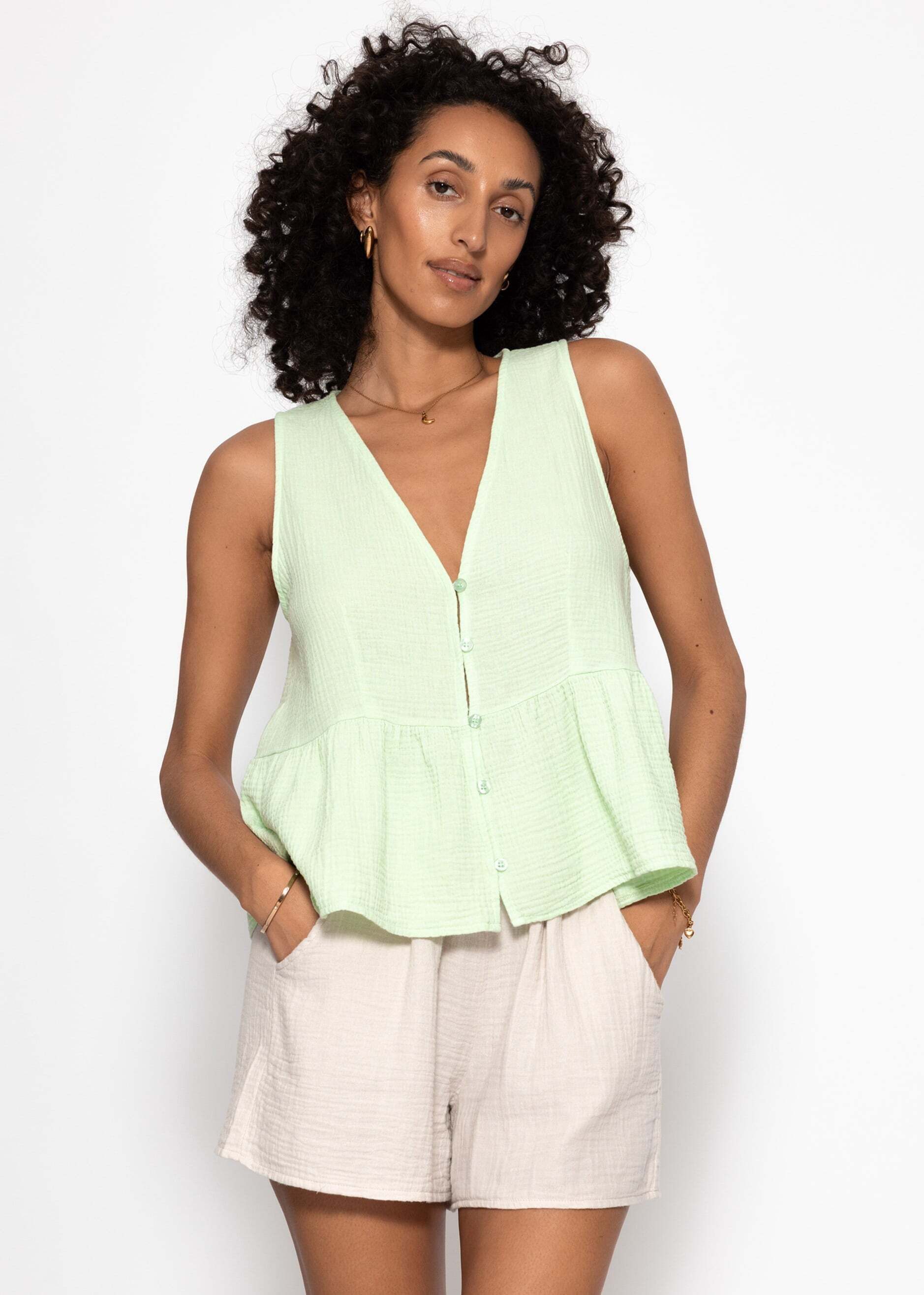SASSYCLASSY Trägertop Musselin Top mit Volant für Damen Verspieltes Baumwolltop mit V-Ausschnitt und Knopfleiste