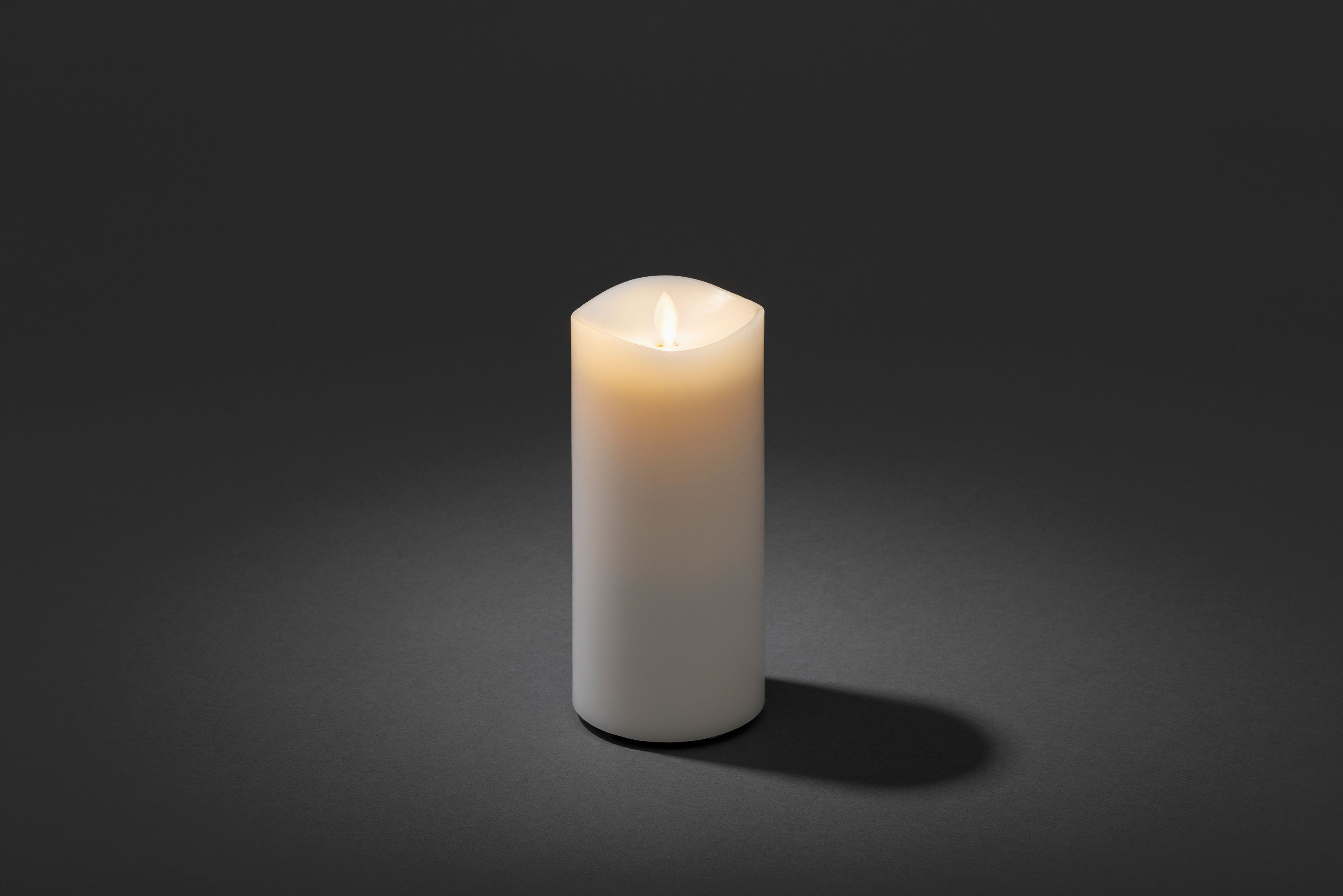 KONSTSMIDE LED-Kerze (1-tlg), Duftkerze, weiß, flackernd, mit Lavendel-Duftpad,Ø 9 cm, Höhe: 18 cm
