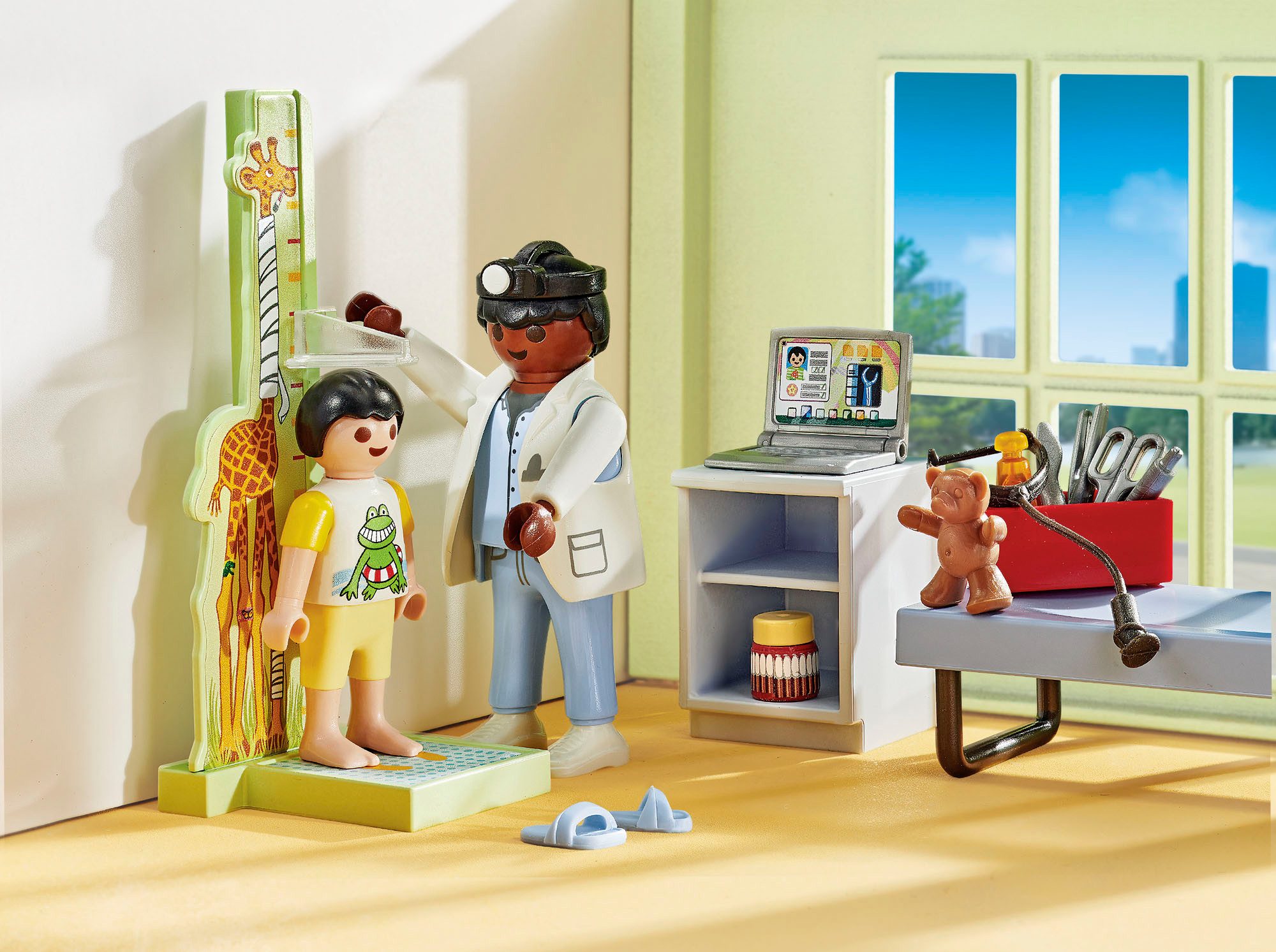 Playmobil® Kinderarzt mit Teddybär (71619), Action Heroes Konstruktions-Spielset, (28 St), Made in Europe