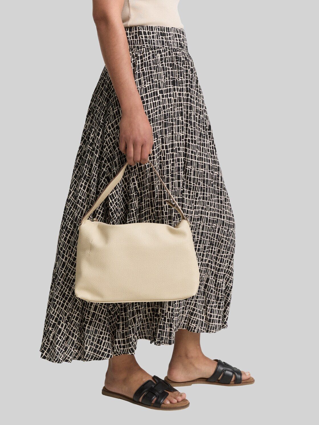 TOM TAILOR Schultertasche Bags, TTLISSI Umhängetasche mit dezenter Logo-Prägung
