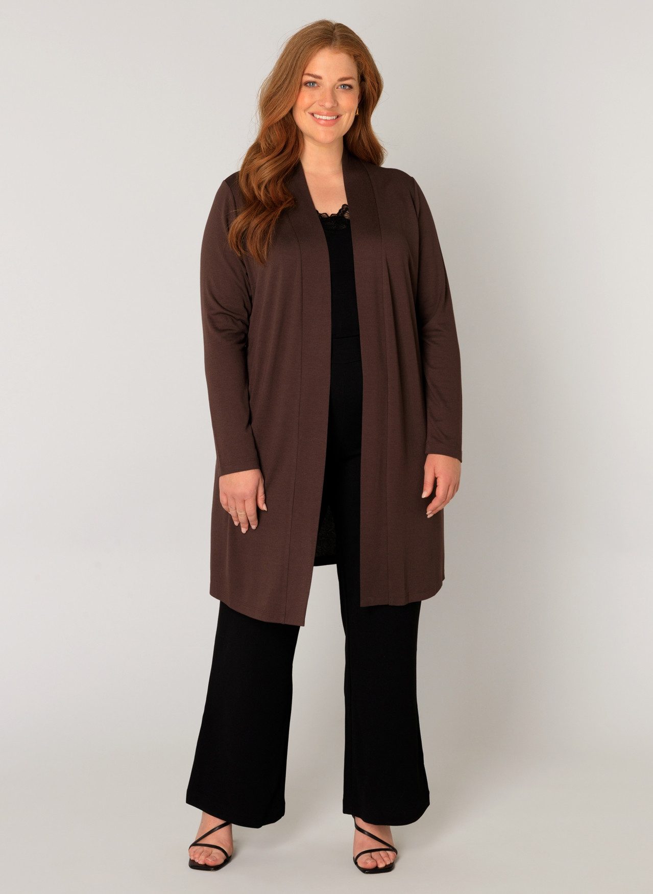 Base Level Curvy Longstrickjacke Figurumspielende, weiche Strickqualität