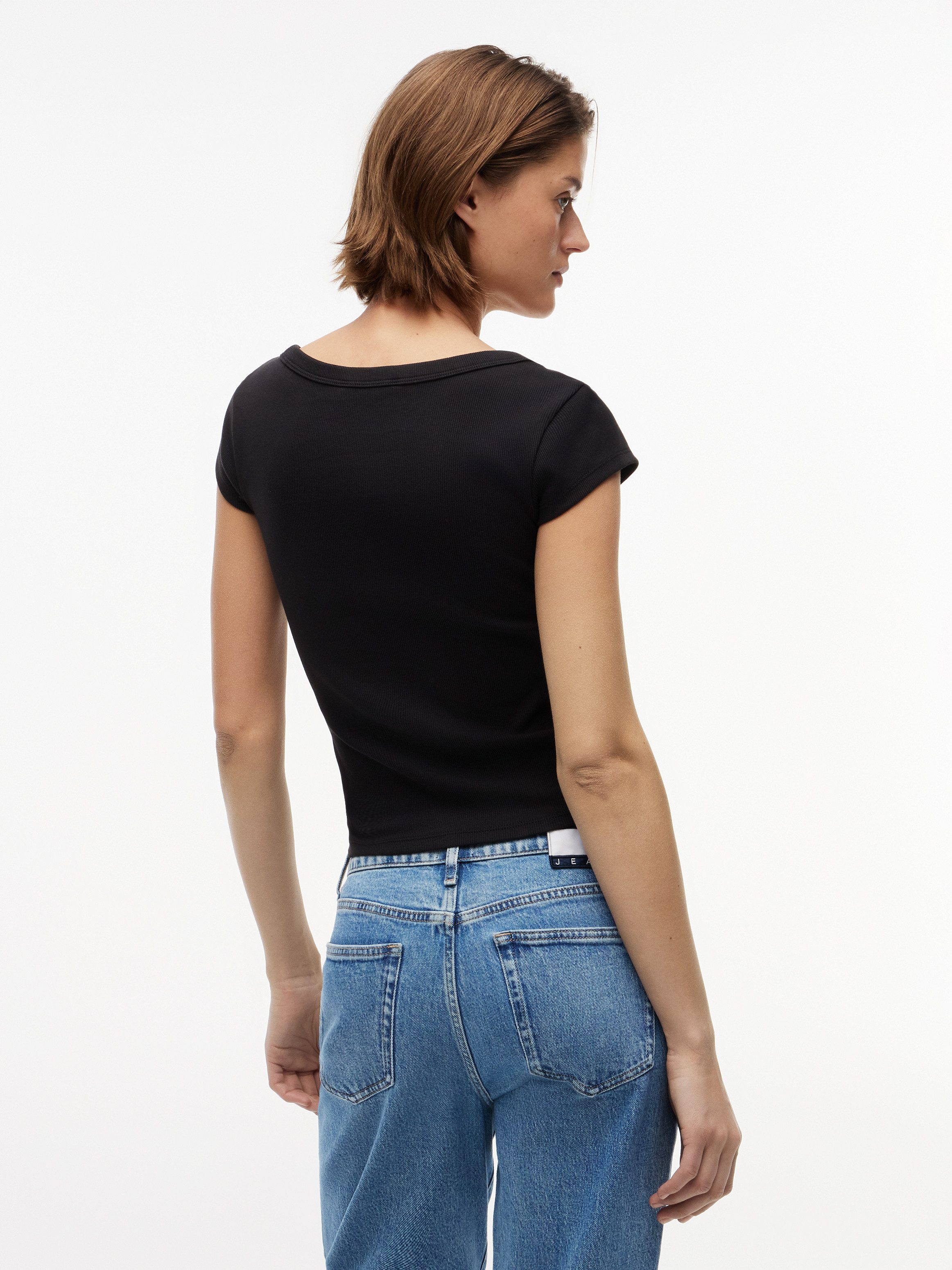 Tommy Jeans Kurzarmshirt TJW SLIM RIB BADGE TEE EXT Baumwollmischung, slim fit, in gerippter Struktur