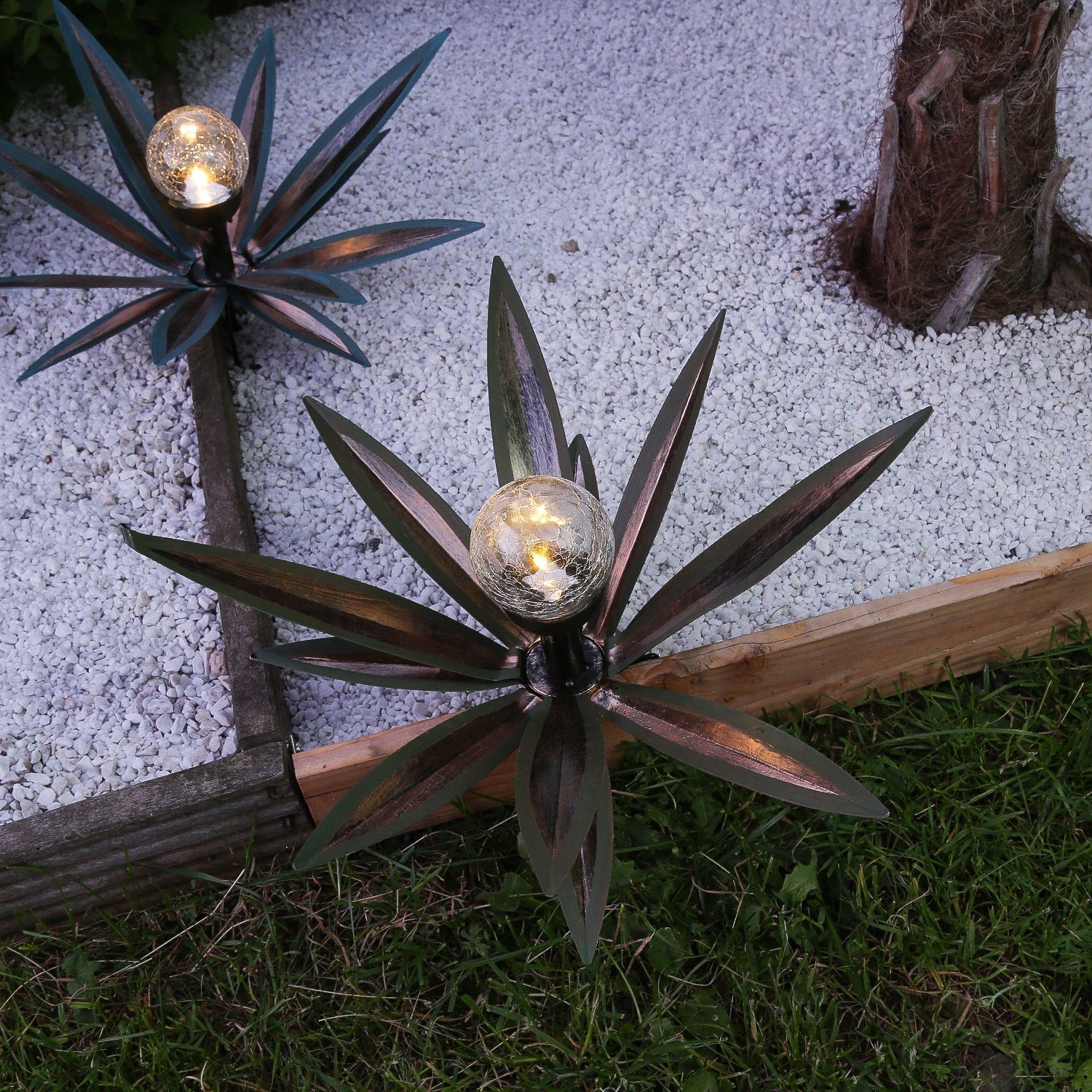Solarleuchte MARELIDA warmweiß Solar bis LED Blume mit Gartenstecker 3000K) LED (2100K Solarleuchte, Seerose Metallblättern Classic, LED