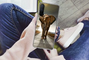 MuchoWow Handyhülle Elefant - Straße - Tiere - Sonnenuntergang - Landschaft, Phone Case, Handyhülle OnePlus Nord CE 5G, Silikon, Schutzhülle