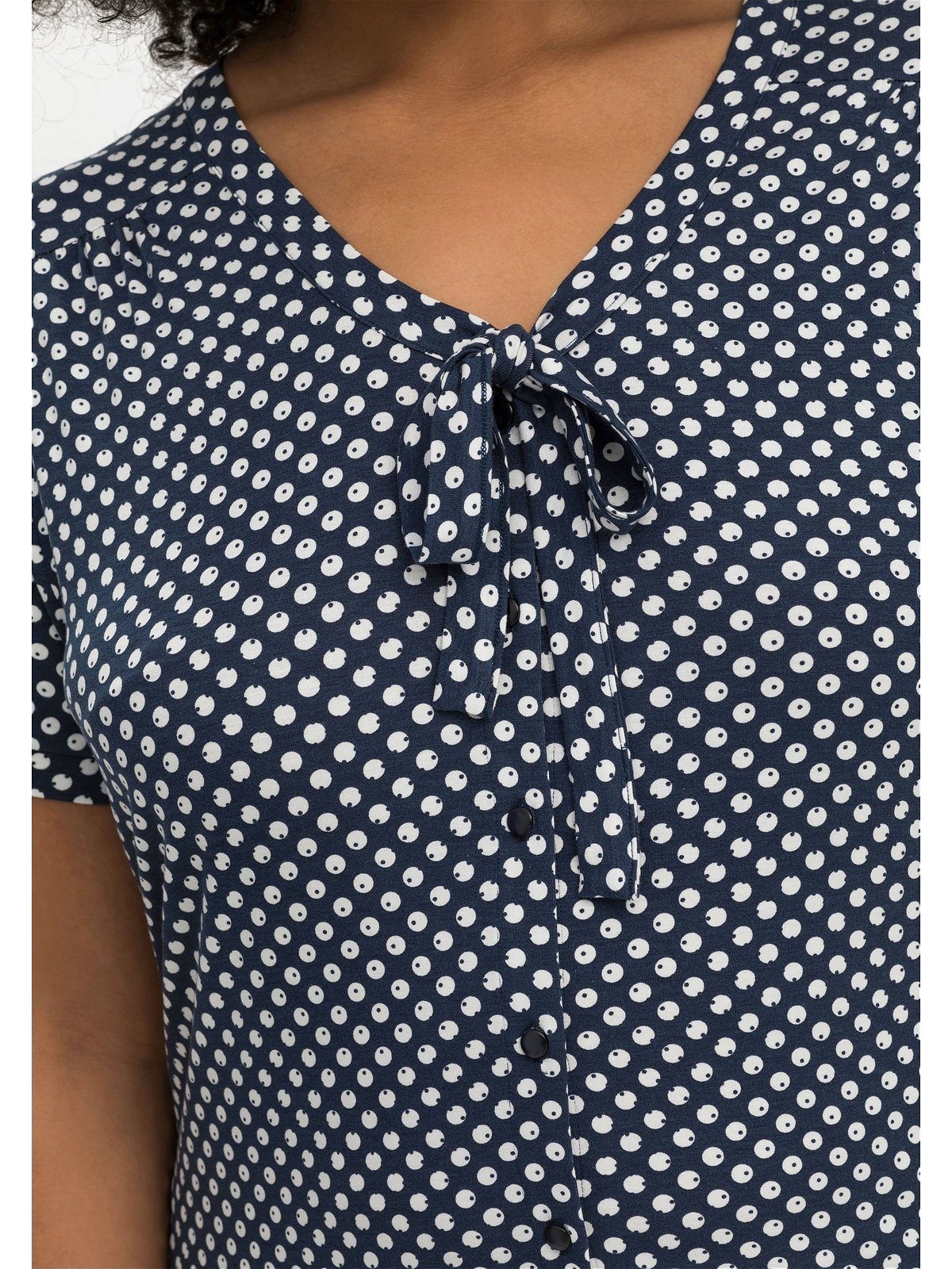 sheego by Joe Browns Blusenshirt Große Größen mit Pünktchen und Bindeband am Ausschnitt