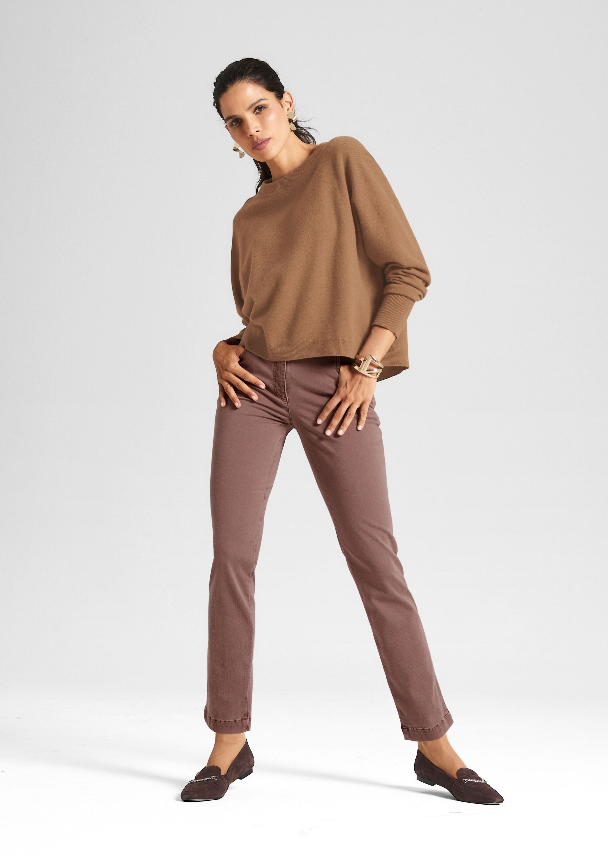 MADELEINE Strickpullover Kaschmir Pullover mit Rundhalsausschnitt Oversized-Design mit edlen Biesen-Akzenten, bequem, lange Ärmel