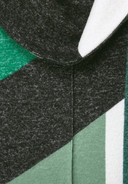 Cecil Langarmshirt Cecil Cosy Shirt mit Print in Cosy Easy Green Mela (1-tlg) Gummizugsaum