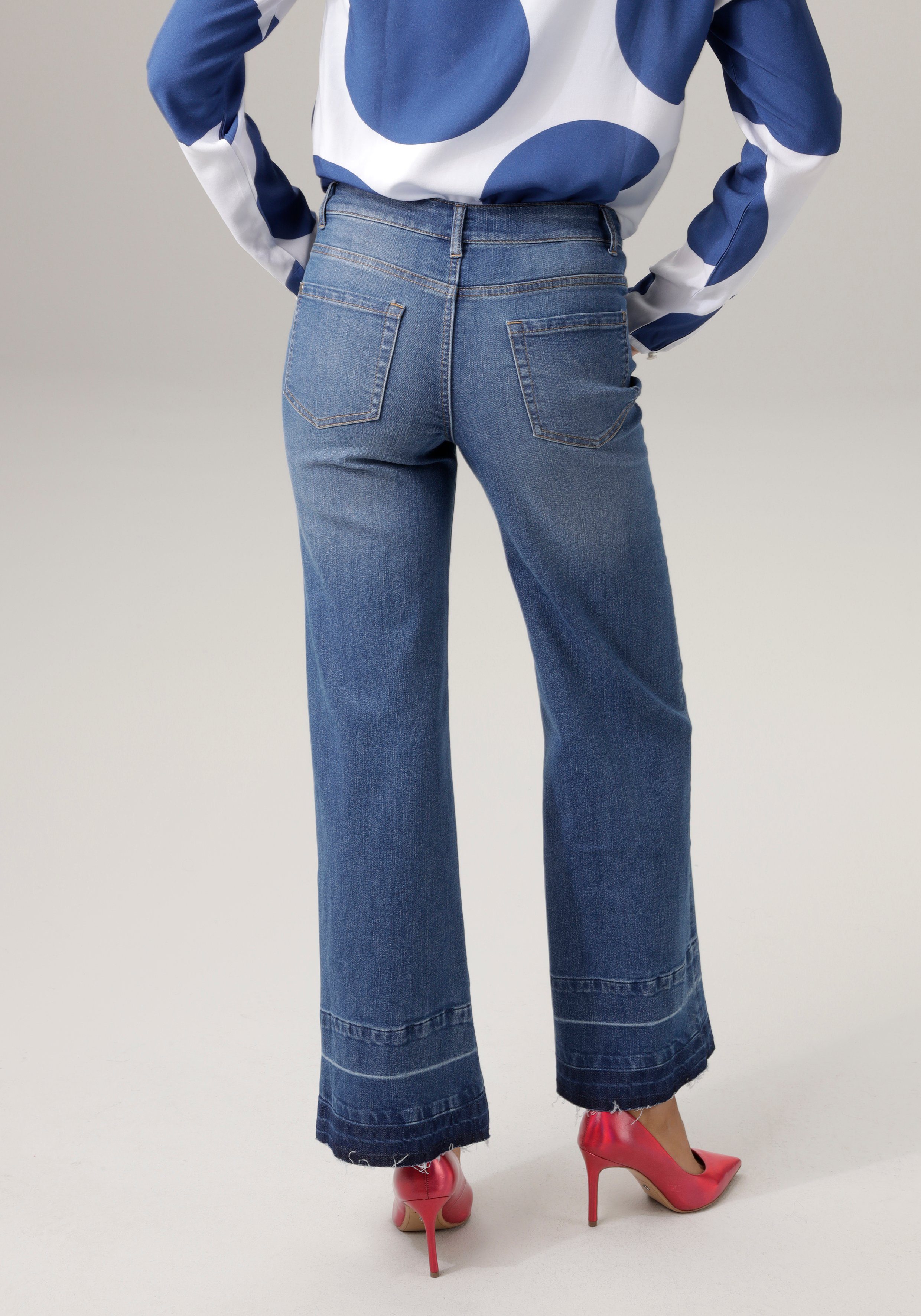 Aniston CASUAL Straight-Jeans mit trendiger Waschung am leicht ausgefranstem Saum – Bild 2 von 5