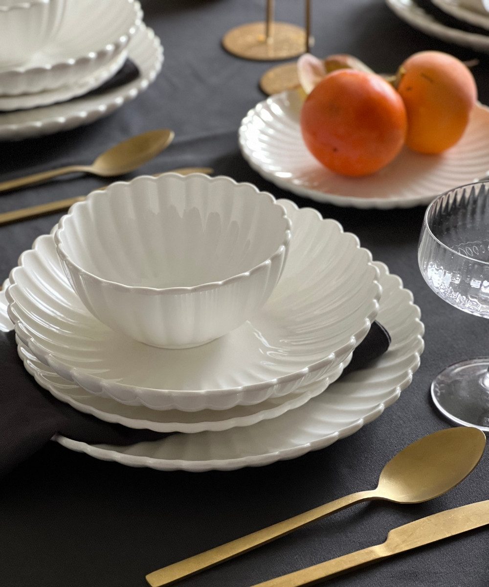 Zoha Teller-Set Lotus mit 3D-Wellenstruktur aus Porzellan, Stilvoll, Mikrowellenfest (24-tlg), 6 Personen, Porzellan, Tafelservice als Geschenk, für Zuhause oder Events, Spülmaschinenfest