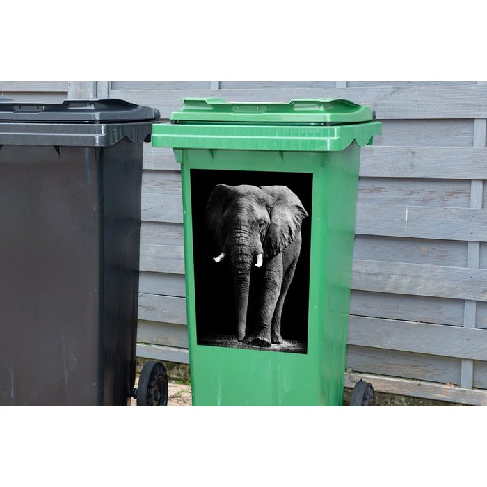 MuchoWow Wandsticker Elefant - Schwarz - Weiß - Wilde Tiere (1 St) Mülleimer-aufkleber Mülltonne Sticker Container Abfalbehälter QR10967