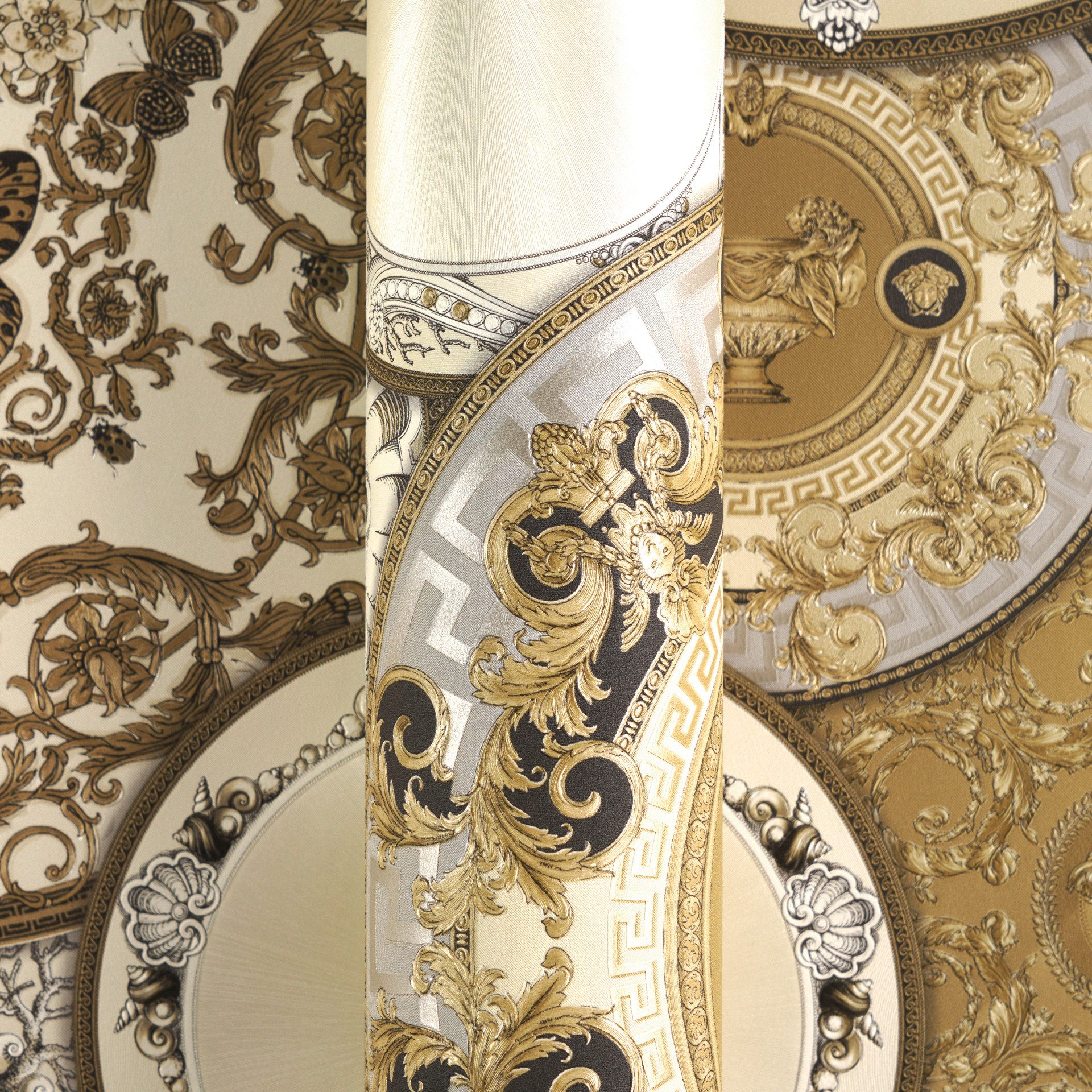 Versace Vliestapete Versace 6 Art De La Table –, geprägt, 3D-Optik, Barock, Motiv, (1 St), Elegantes Ornamentdesign mit Metallic-Glanz & feiner Prägung