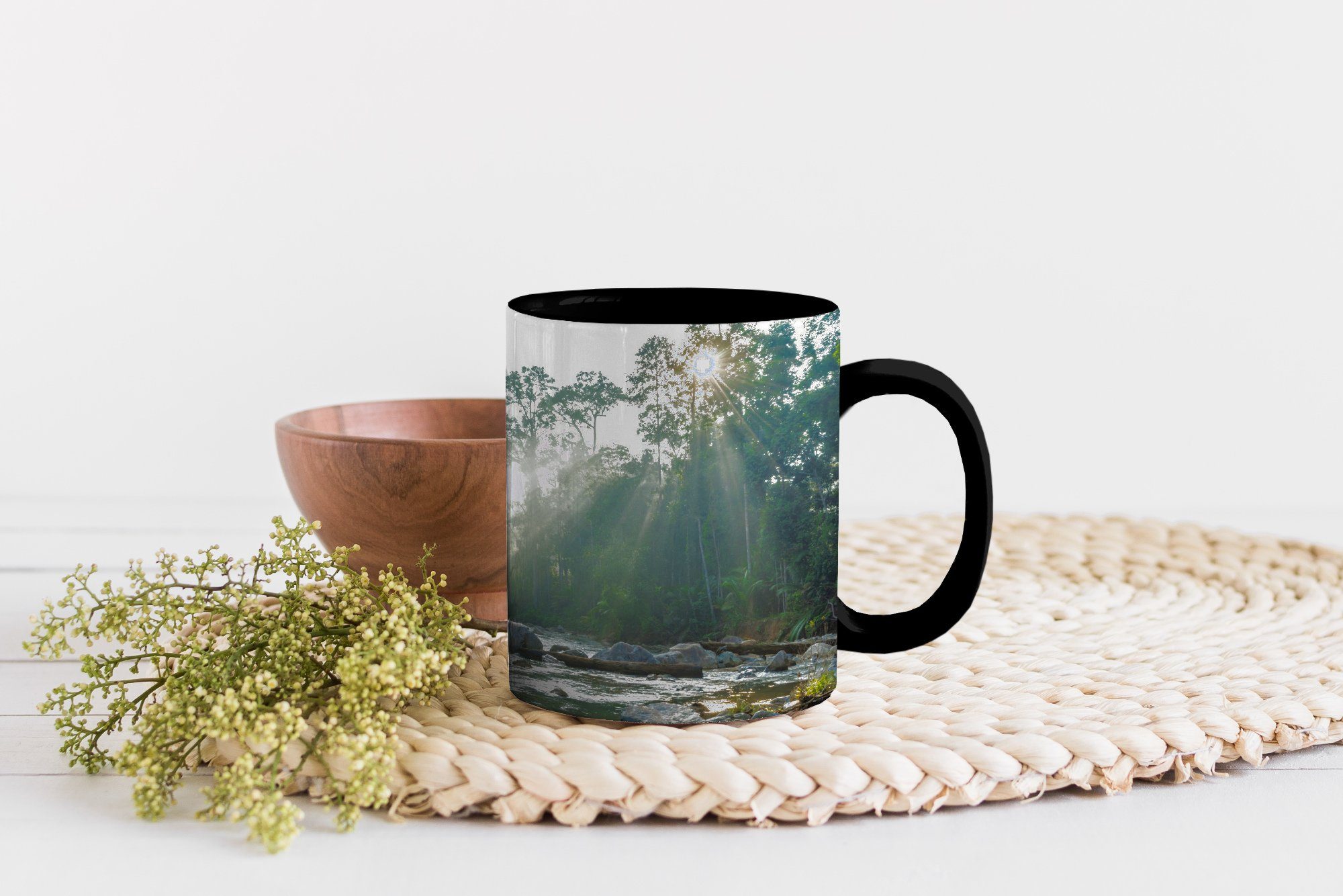 Fluss Kaffeetassen, Keramik, Farbwechsel, Teetasse, Die Zaubertasse, Tasse malaysischen einem MuchoWow Sonne einen auf Wald, scheint Geschenk in