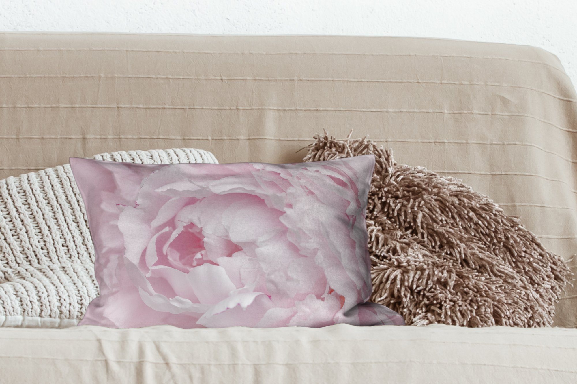 MuchoWow Dekokissen Nahaufnahme Schlafzimmer einer rosa und Dekoration, Draufsicht Pfingstrose, mit Wohzimmer Zierkissen, Füllung, Dekokissen
