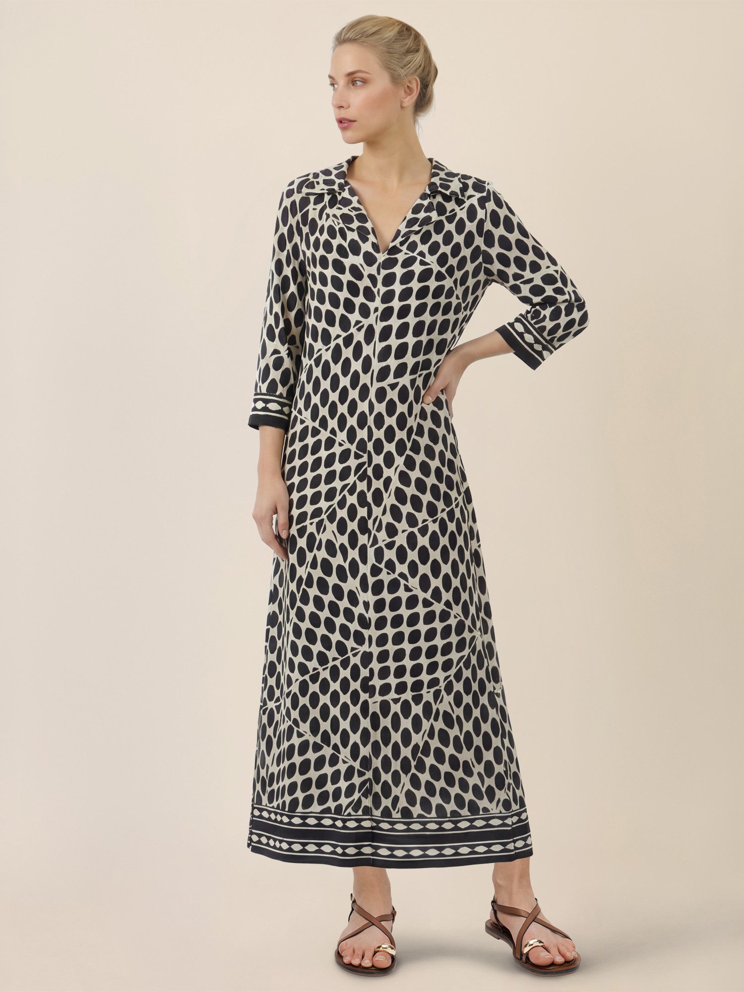 Apart Jerseykleid mit V-Ausschnitt und Grafikmuster