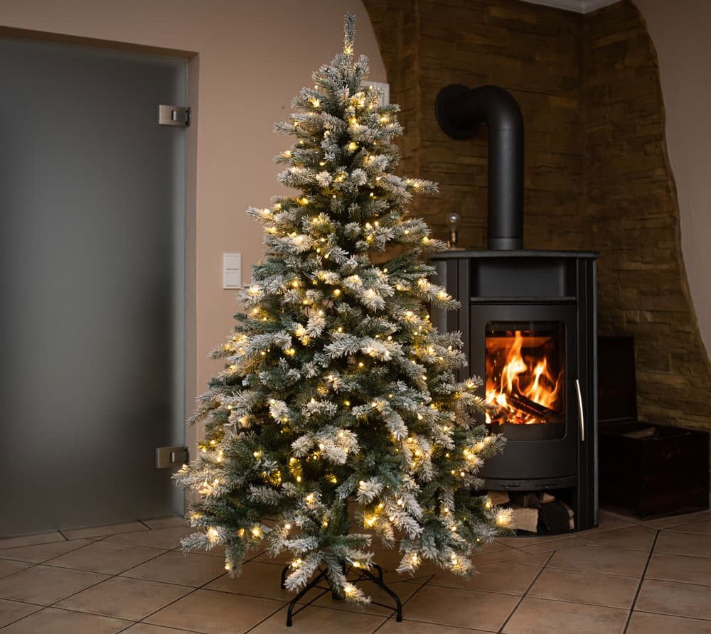 Evergreen Classics Künstlicher Weihnachtsbaum Frost Fichte, LEDs, Kunstschnee