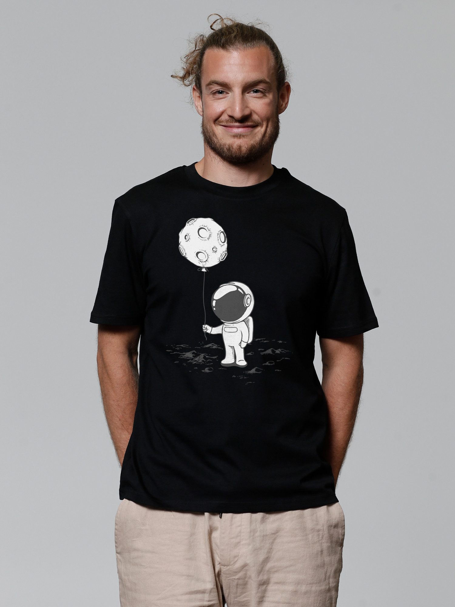 wat? Apparel T-Shirt Kleiner Astronaut mit Luftballon günstig online kaufen