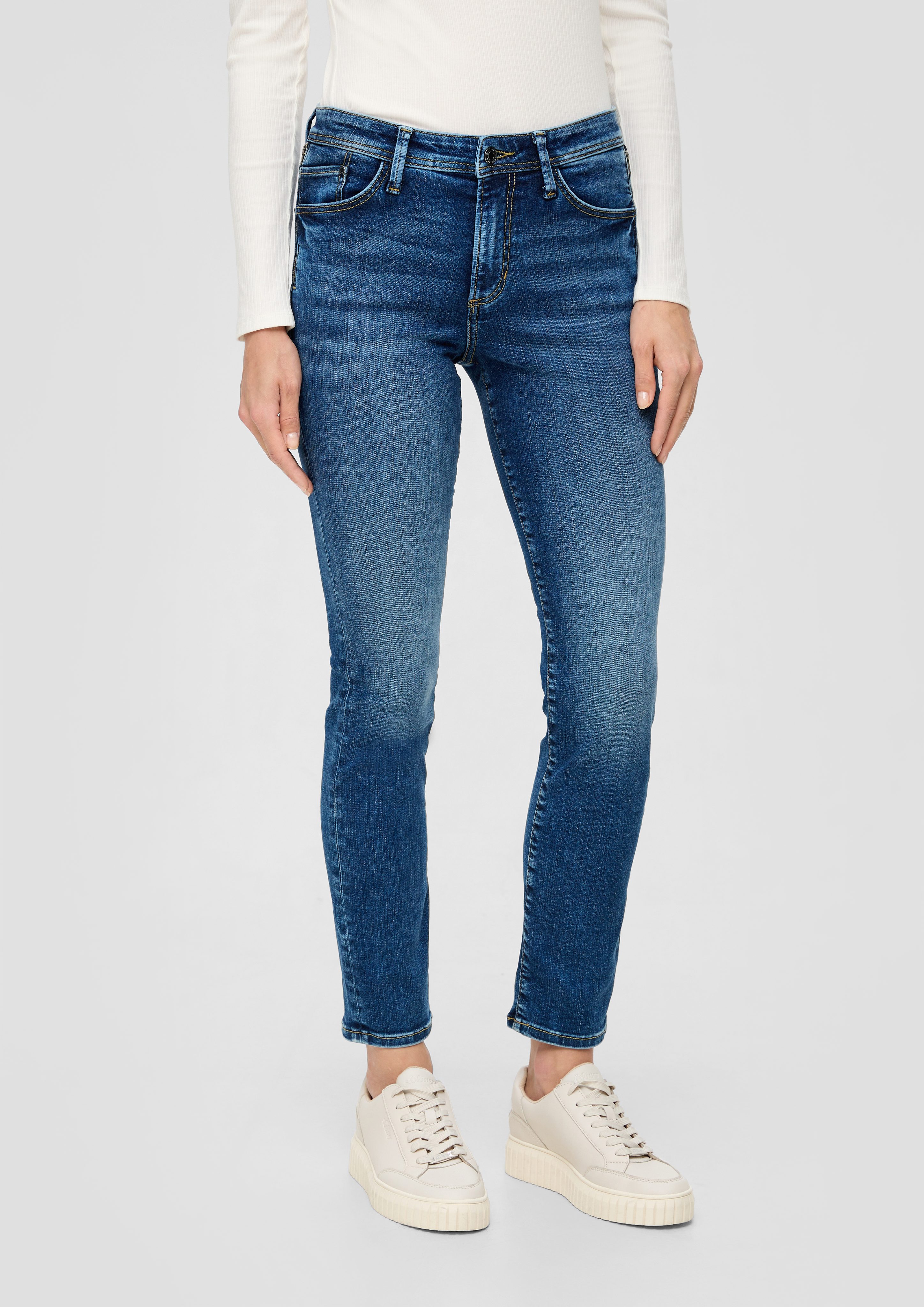 s.Oliver 5-Pocket-Jeans Jeans Fit Slim / Leder-Patch, Rise Mid Leg / Reißverschluss Slim 