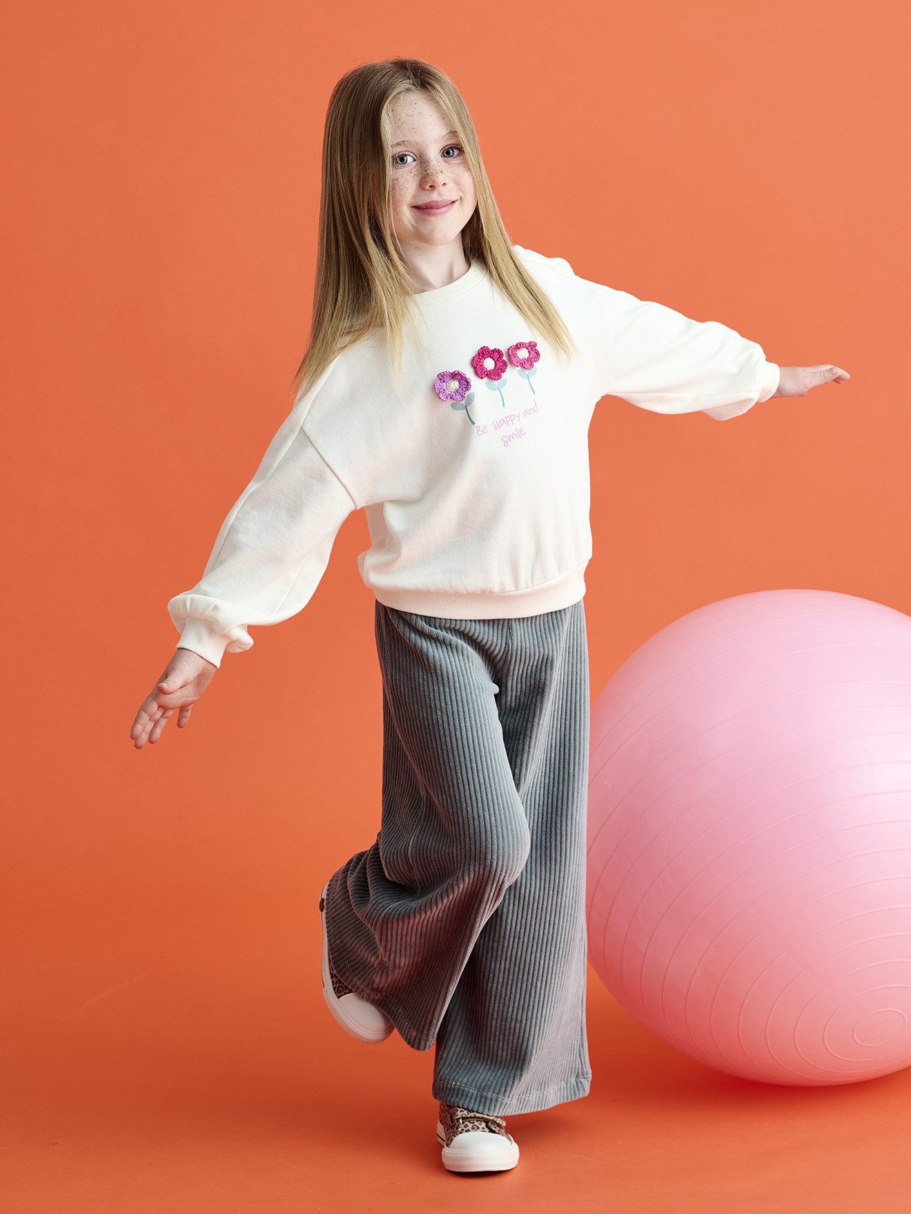 vertbaudet Sweatjacke Mädchen Sweatshirt mit Recycling-Polyester, Blumen oder Sterne-Muster