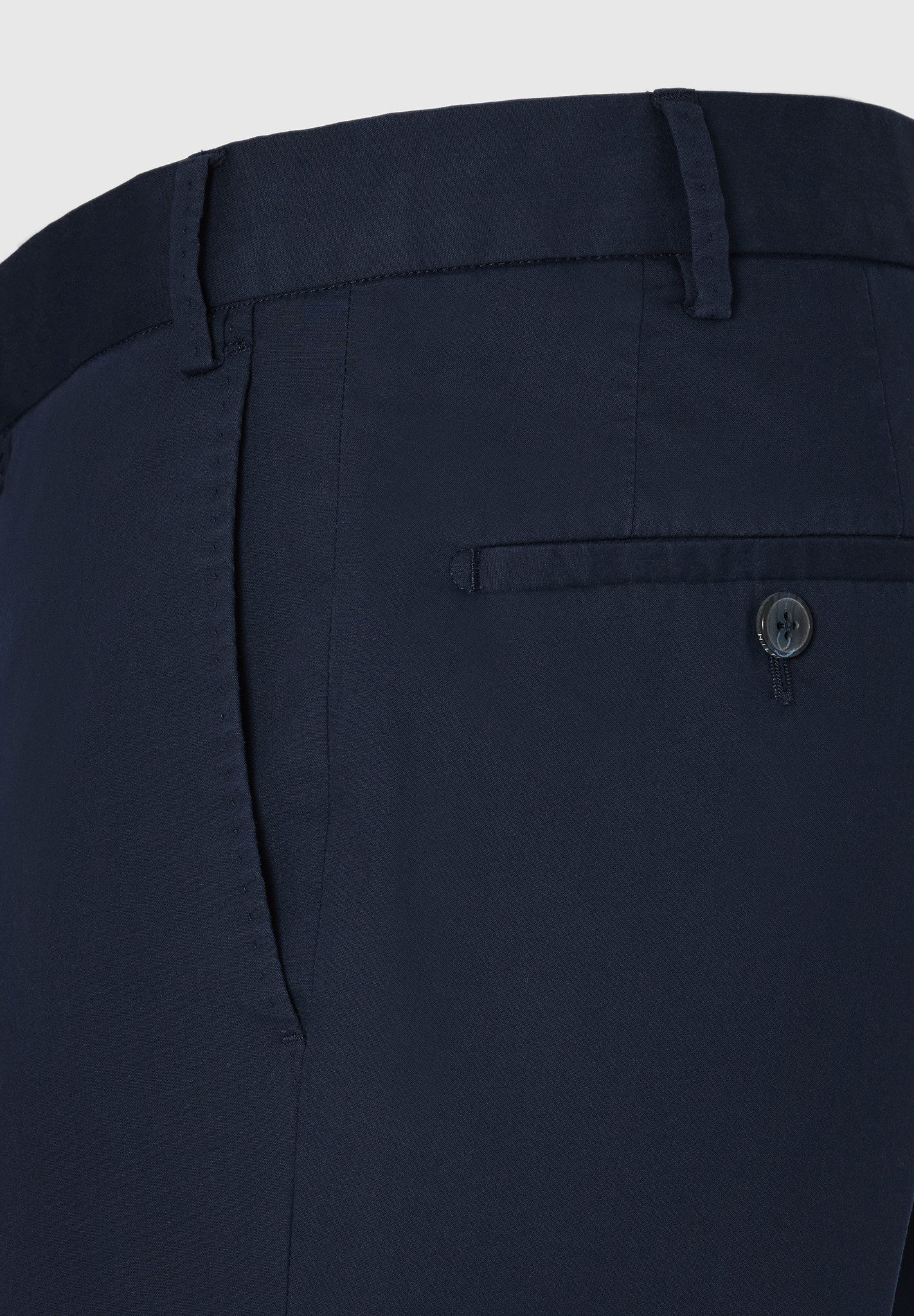 Hiltl Chinoshorts Parmino Bermuda Herren Regular Fit Airweight, marineblau, 48 leichte Bermuda aus Baumwolle, Sommerhose für Freizeit und Urlaub