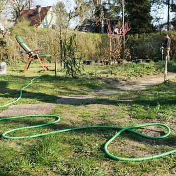 Navaris flexibler Schlauch Gartenschlauch 10-30m - flexibel dehnbar mit 7 Funktionen Brause