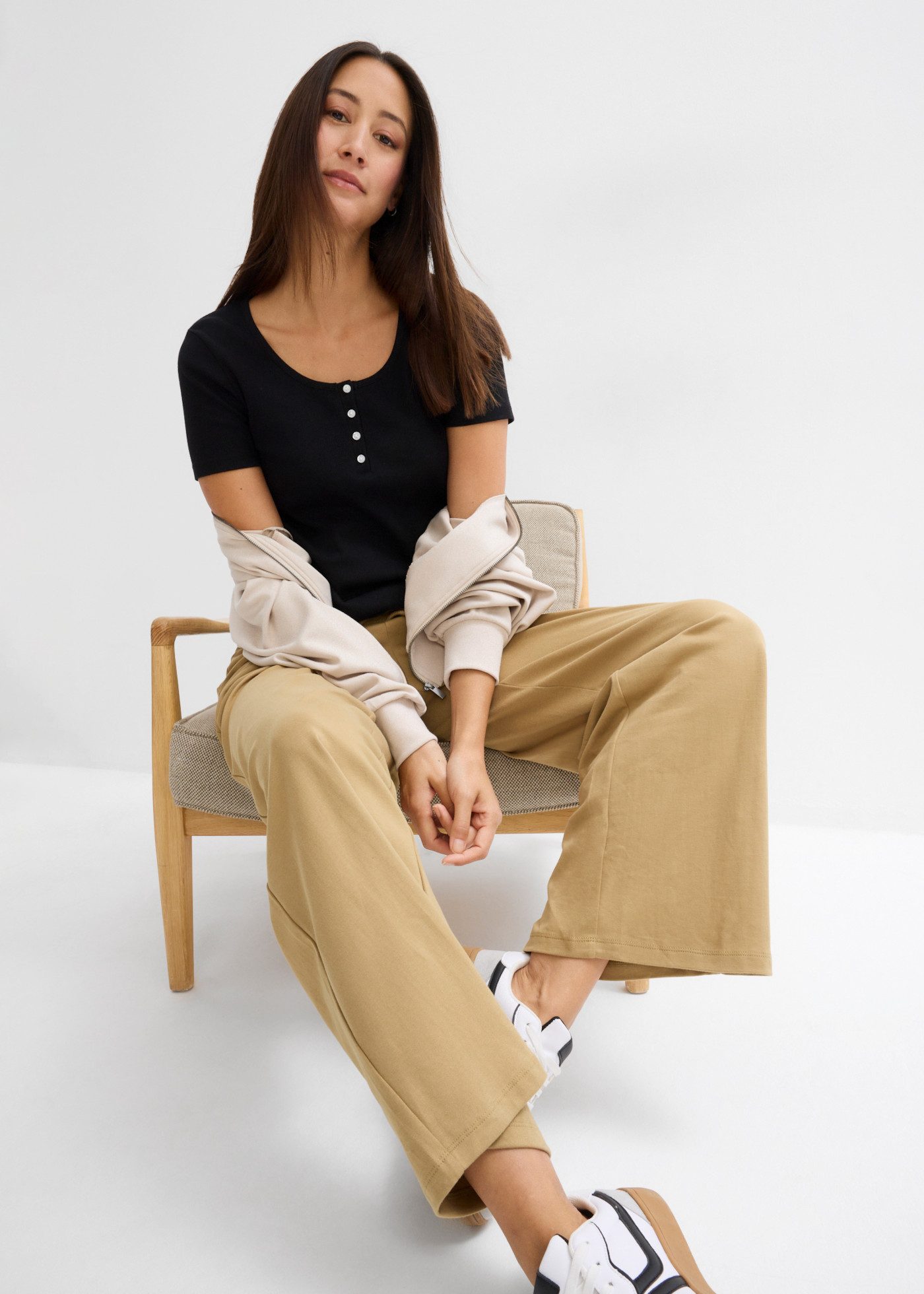 bonprix Henleyshirt aus Baumwolle mit Elasthan, schmale Passform, Kurzarm-Design – Bild 5 von 5
