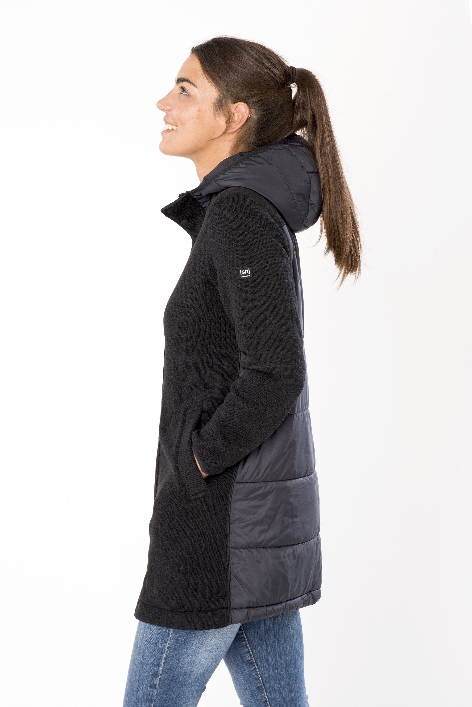 SUPER.NATURAL Outdoorjacke Funktionsjacke W COMBUSTION COAT Reißverschluss unter Knopfleiste versteckt, feinster Merino-Materialmix