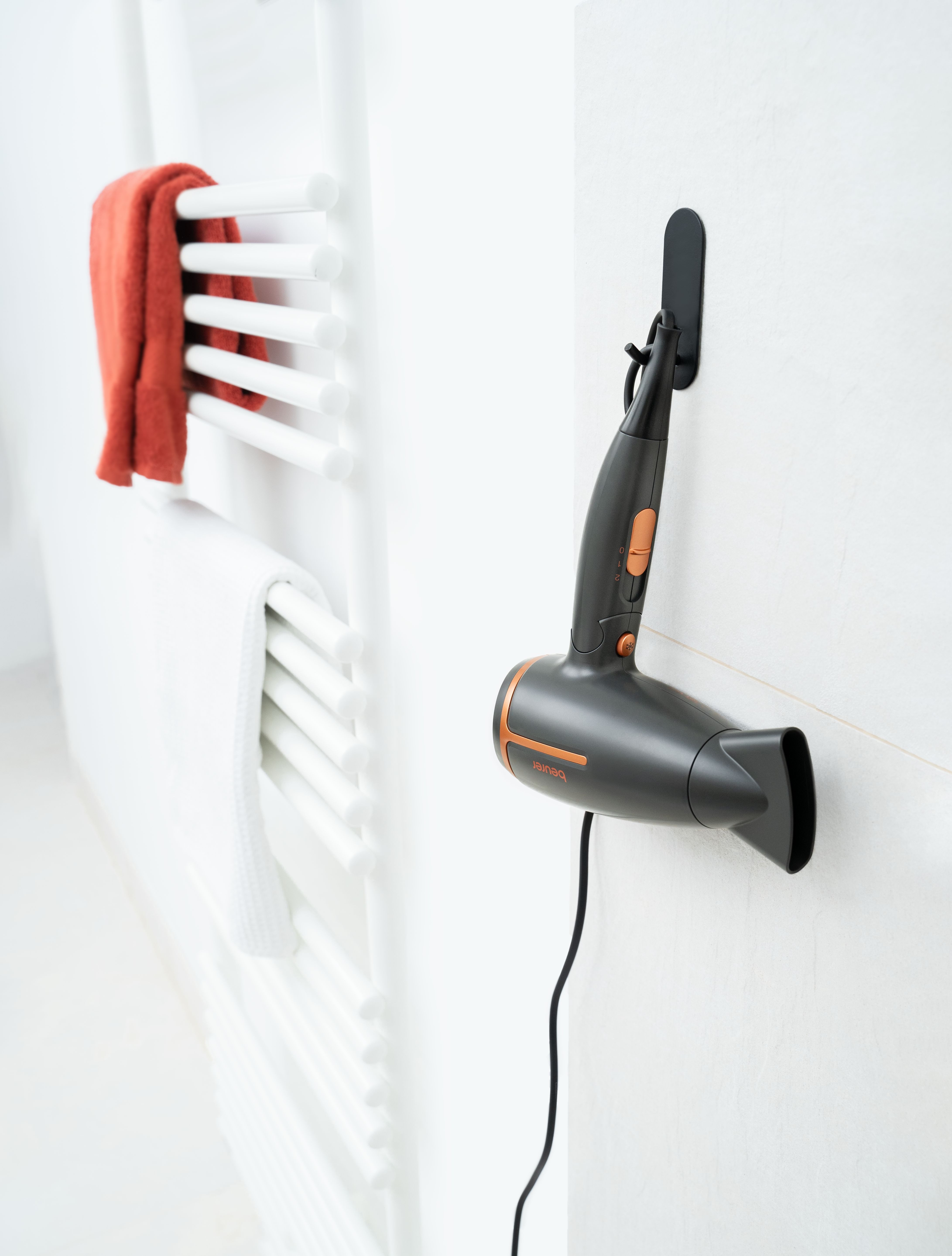 BEURER Reisehaartrockner HC 25, klappbarer Reiseföhn mit Ionen-Technologie, 1600 W, Spannungsumschaltung: 100-240 Volt, zur weltweiten Nutzung geeignet