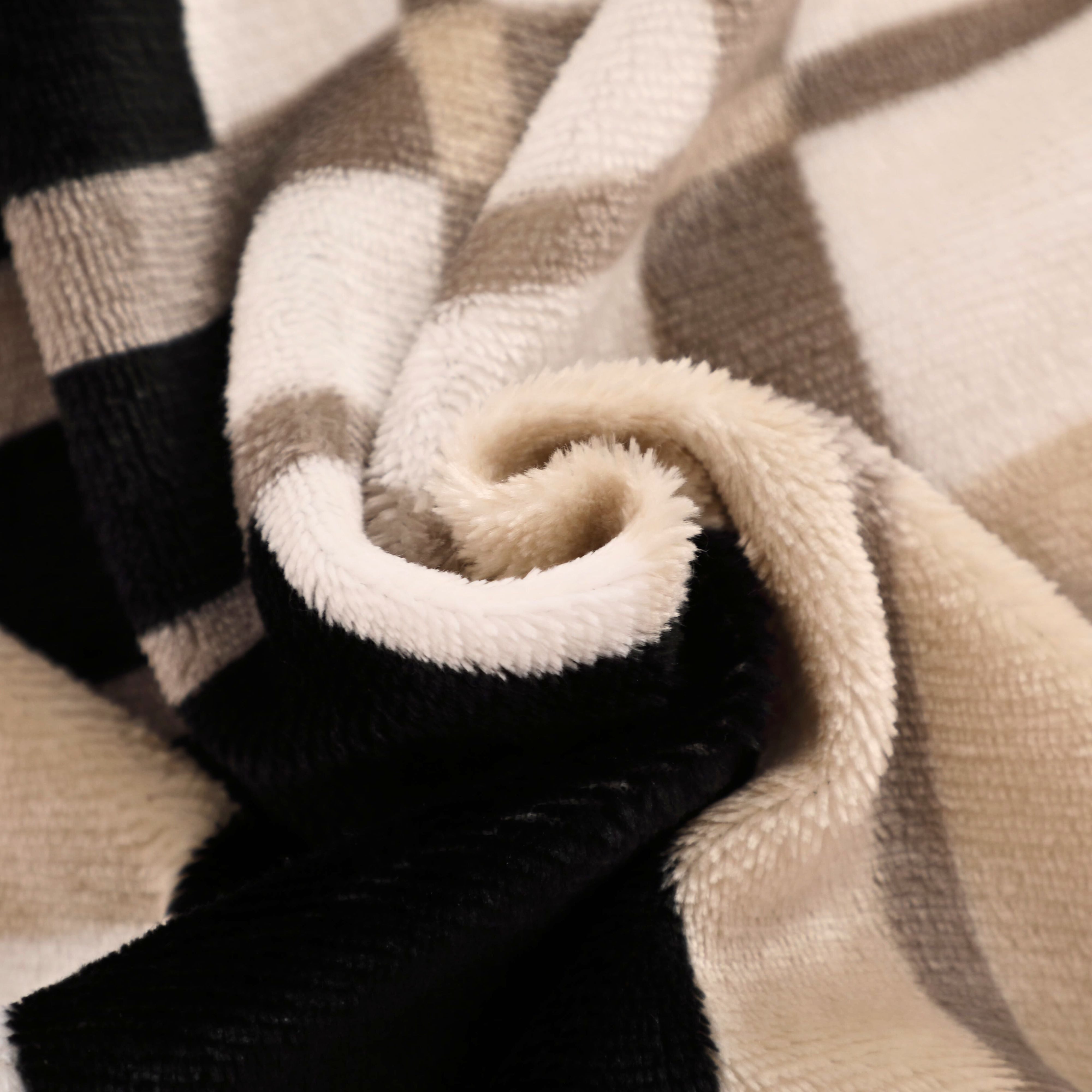 One Home Bettwäsche Winter Cashmere Touch Adzo, Fleece, 4 teilig, gestreift grafisch, flauschig warmes Teddy Plüsch Normalgröße – Bild 4 von 5