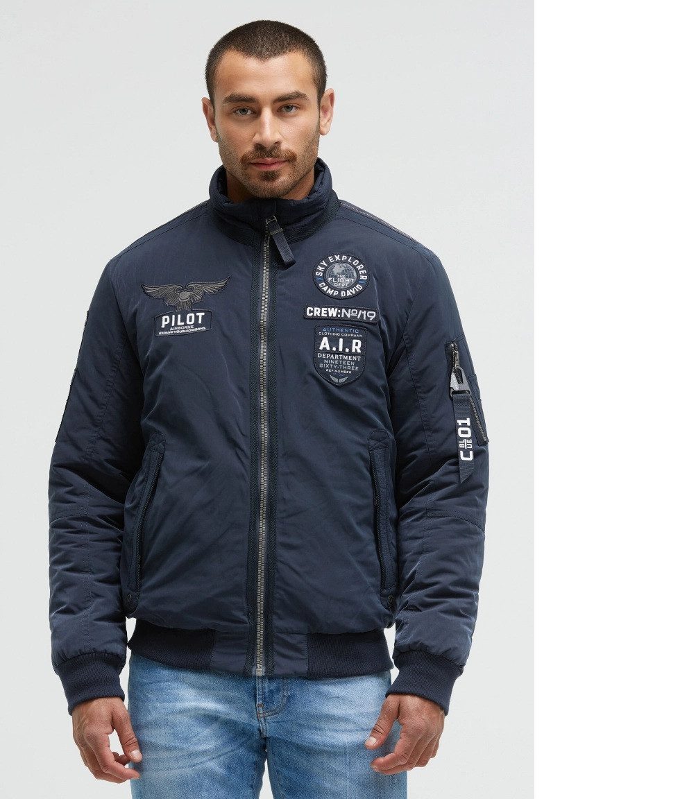 CAMP DAVID Winterjacke Wattierter Fliegerblouson mit Label Patches blue navy