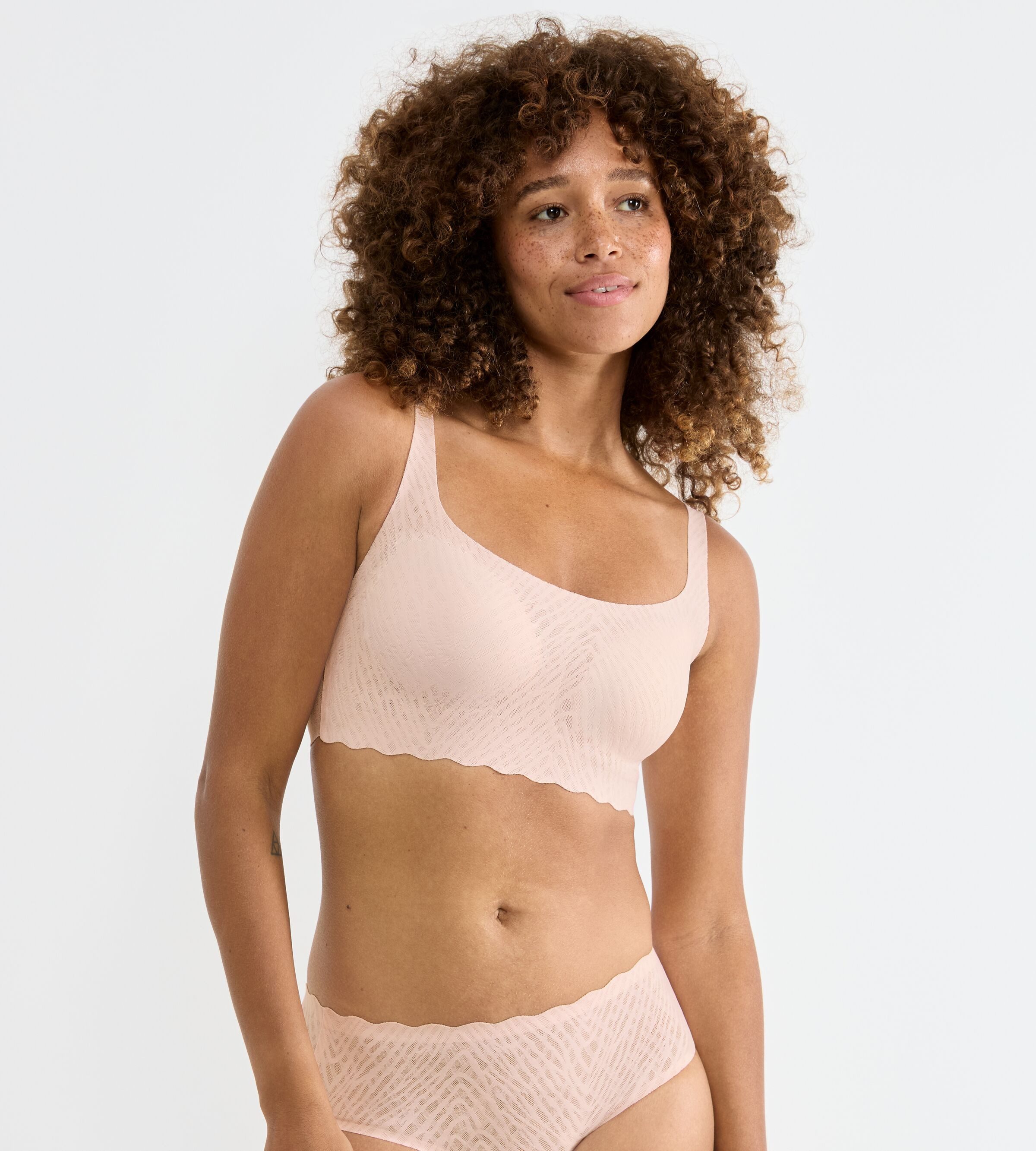 sloggi Bustier ZERO Feel Bliss Top unsichtbar mit Spitzenoptik günstig online kaufen