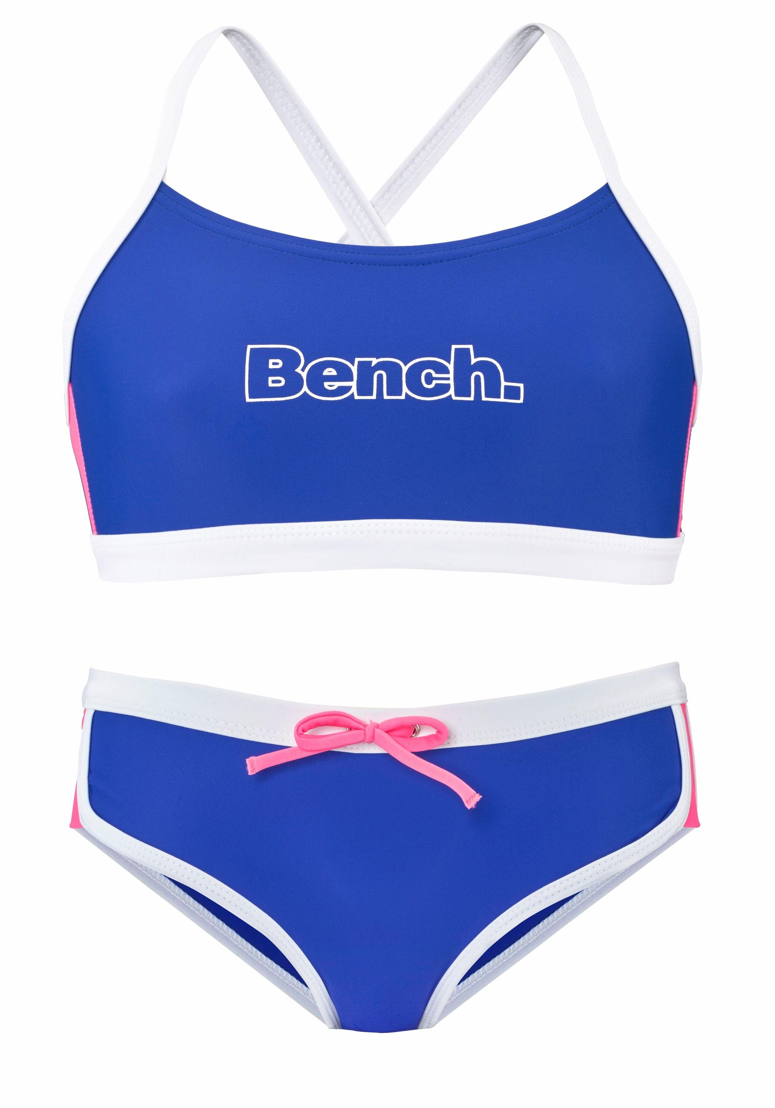 blau-pink Kontrastdetails Bench. mit Bustier-Bikini