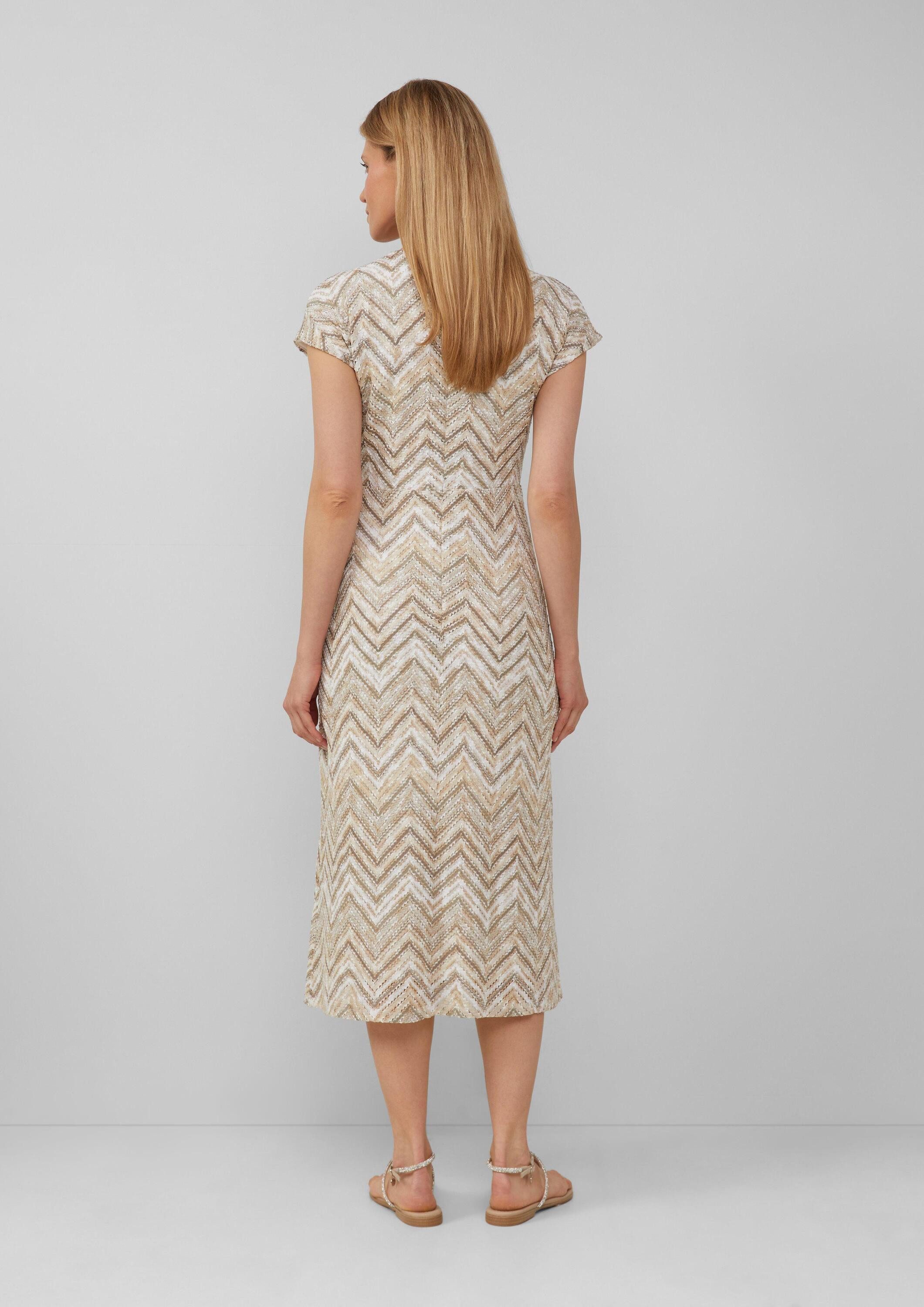 s.Oliver Midikleid Kleid Antailliertes Midikleid aus Strickjersey mit V-Ausschnitt