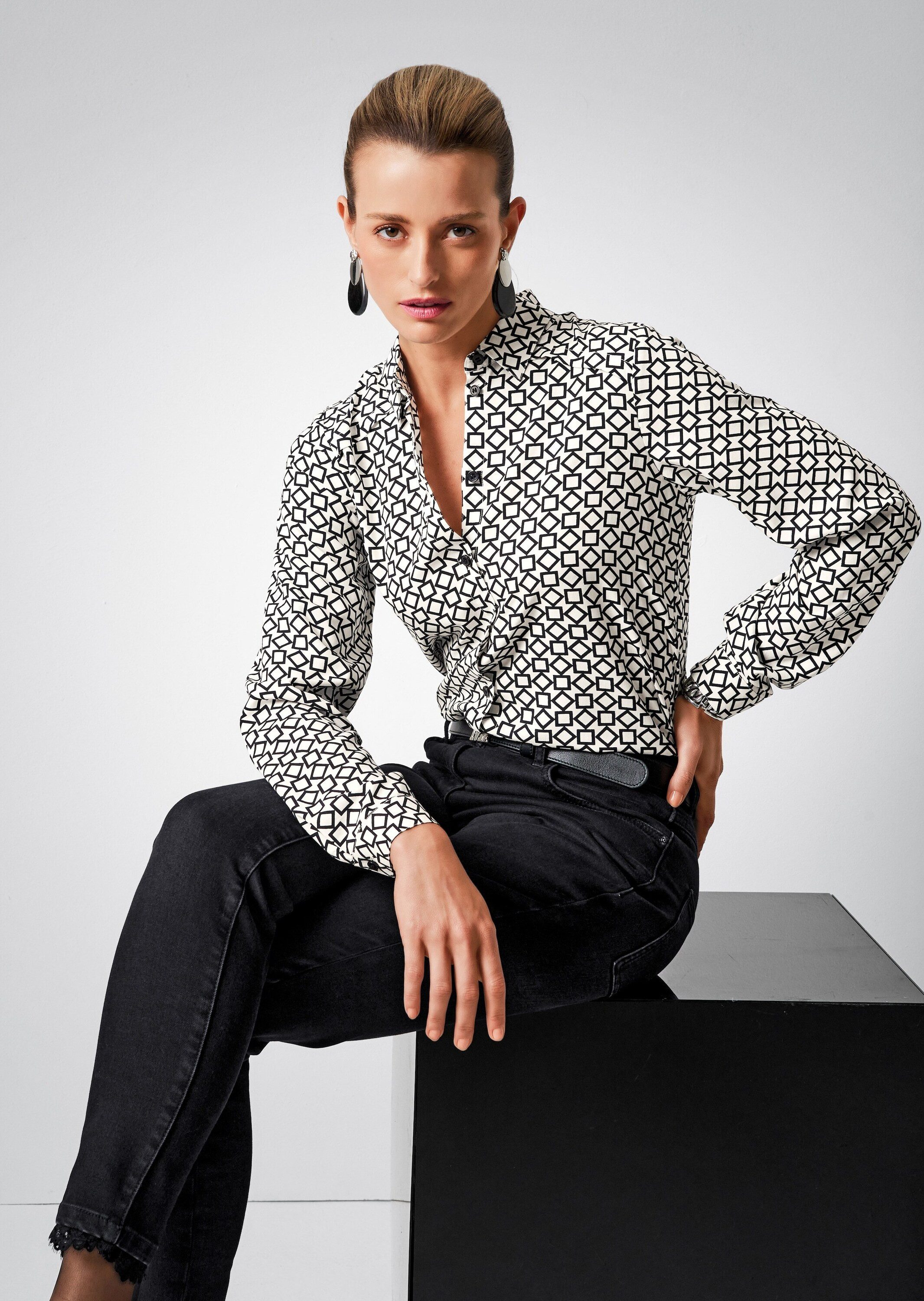 Hemdbluse Elegante Viskosebluse mit Grafik-Print