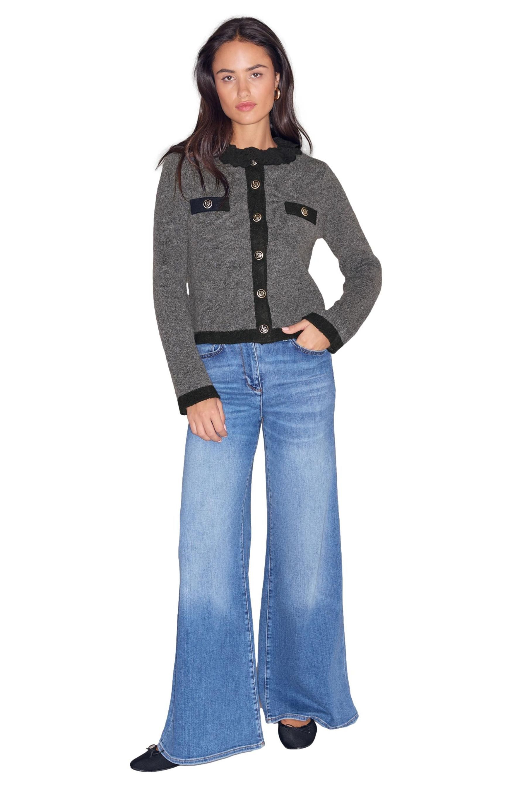 LIPSY Strickjacke Lipsy Strickjacke mit Lochstickereikragen, Regular (1-tlg)