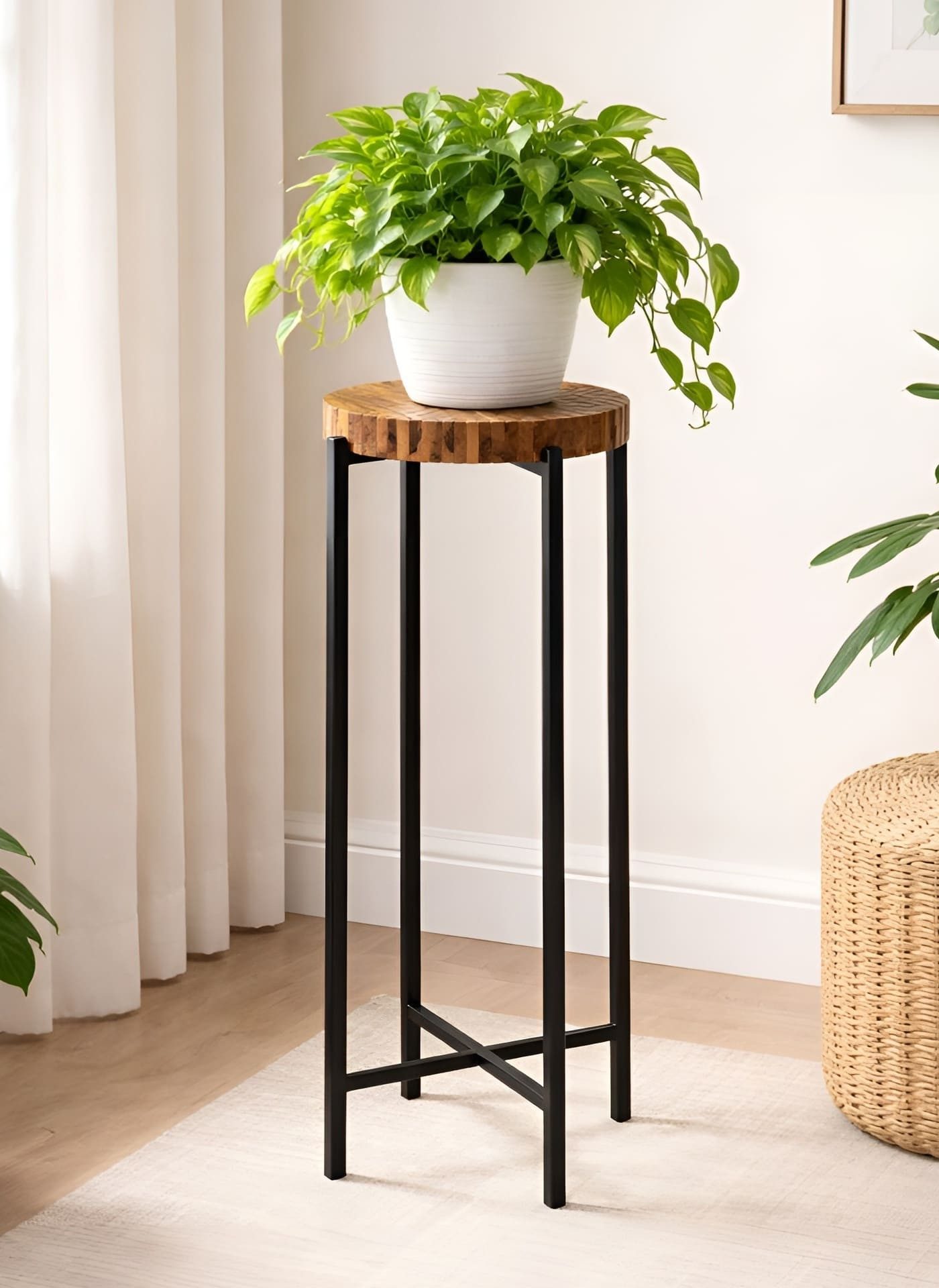 Dekoleidenschaft Blumenständer "Industrial" Pflanzenständer aus recyceltem Holz, Blumenhocker rund, Ø 33 x H 82 cm, Pflanzenhocker mit Gestell aus Metall, schwarz