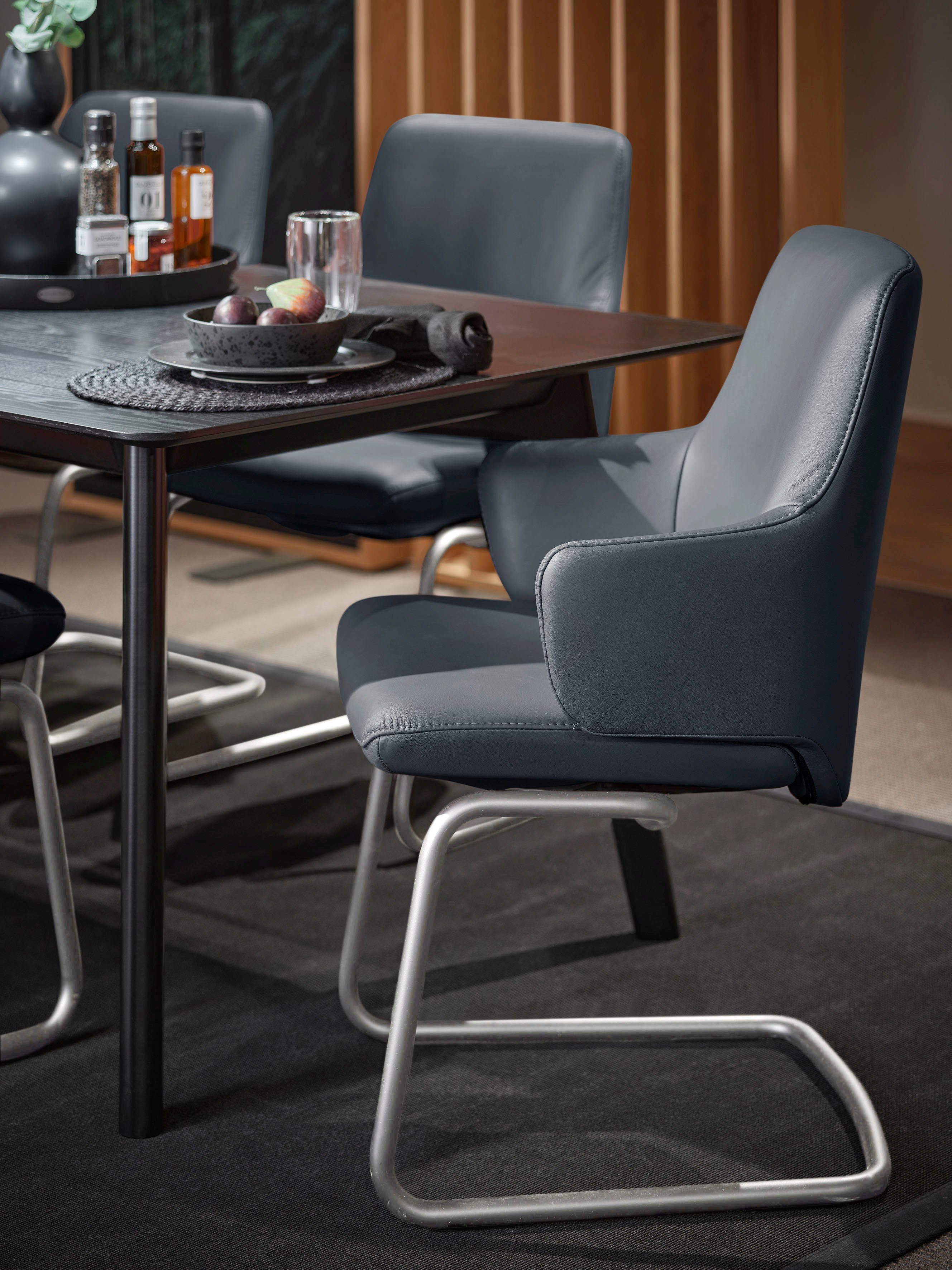 Stressless® Polsterstuhl Laurel, Low Back mit Armlehne, Größe L, mit Beinen aus Stahl in Schwarz matt