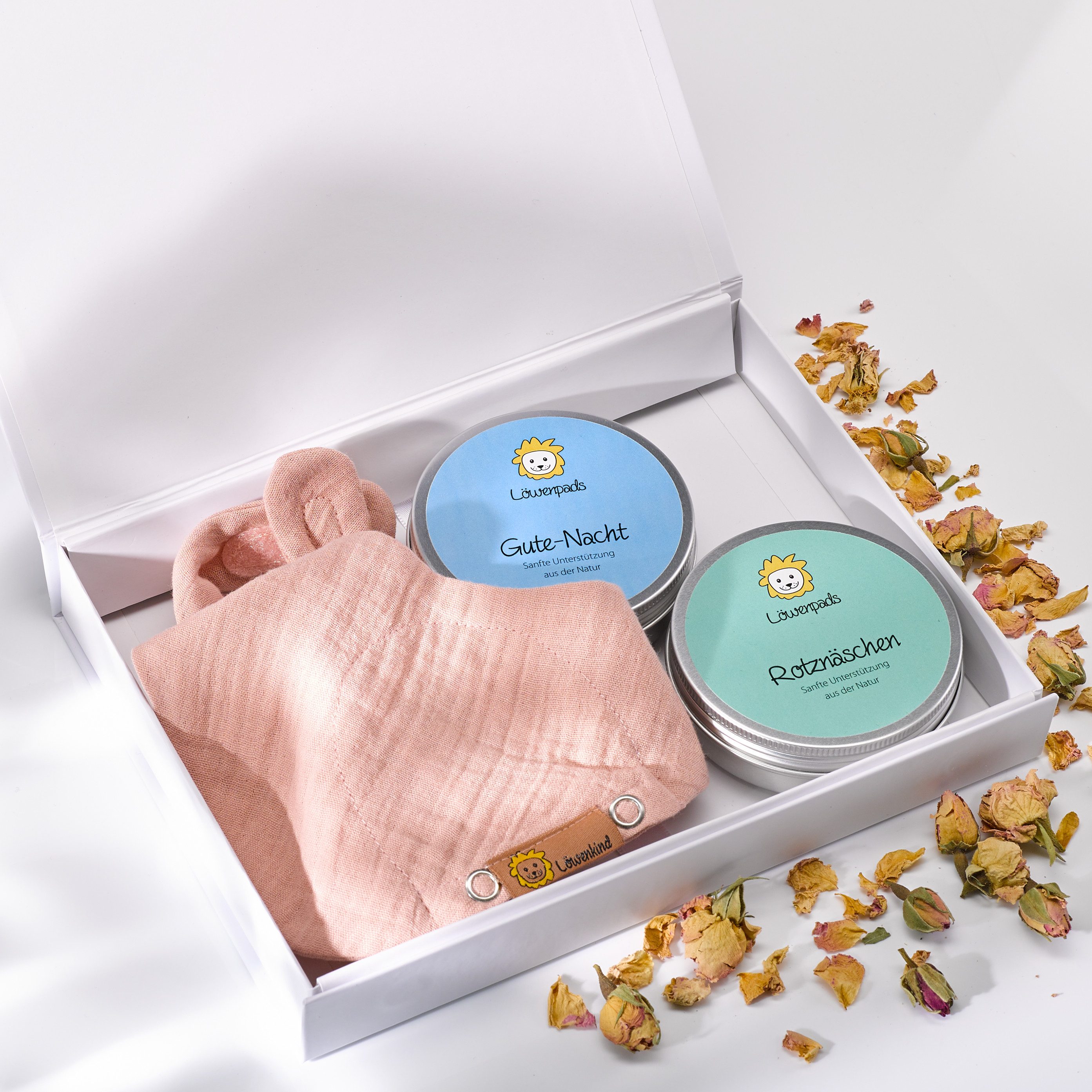 Löwenkind Neugeborenen-Geschenkset Geschenkset Dreieckshalstuch "Mini" 0-4J., Gute-Nacht und Rotznäschen (Geschenkset, 4-tlg., 1x Halstuch und 2x 5er Pad-Dose) Unterstützung durch die Kraft der Natur