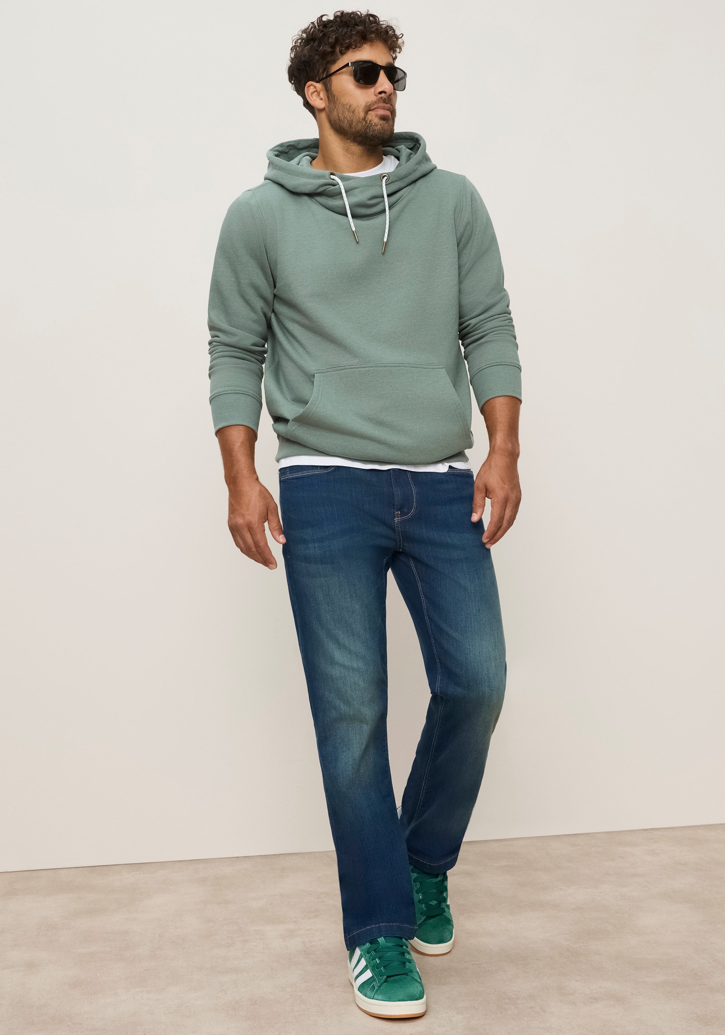 Zum Outfit 10