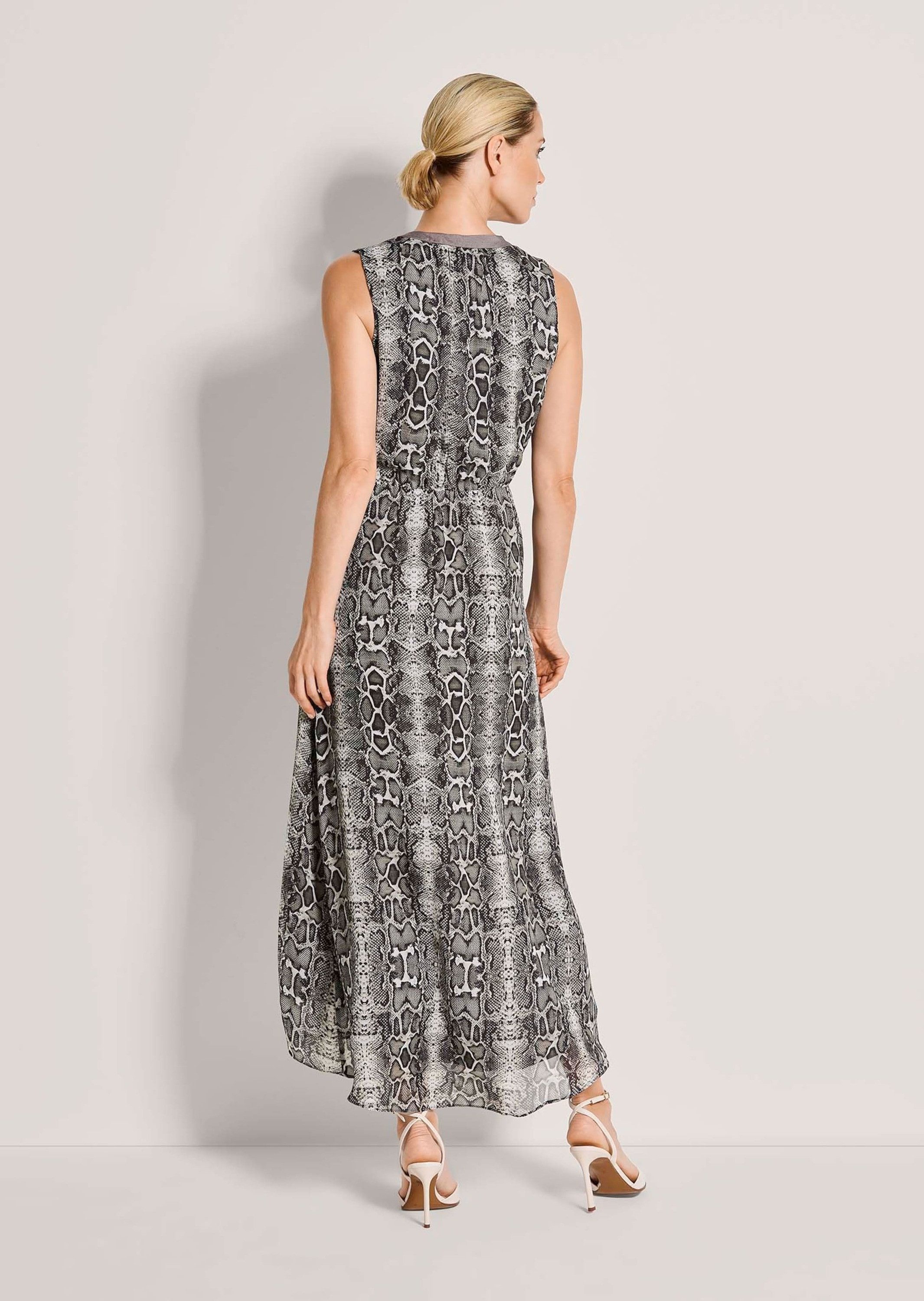 MADELEINE Maxikleid Sommerkleid mit Schlangenmuster Midikleid mit Rundhals mit V-Ausschnitt, Wadenlänge und ohne Arm