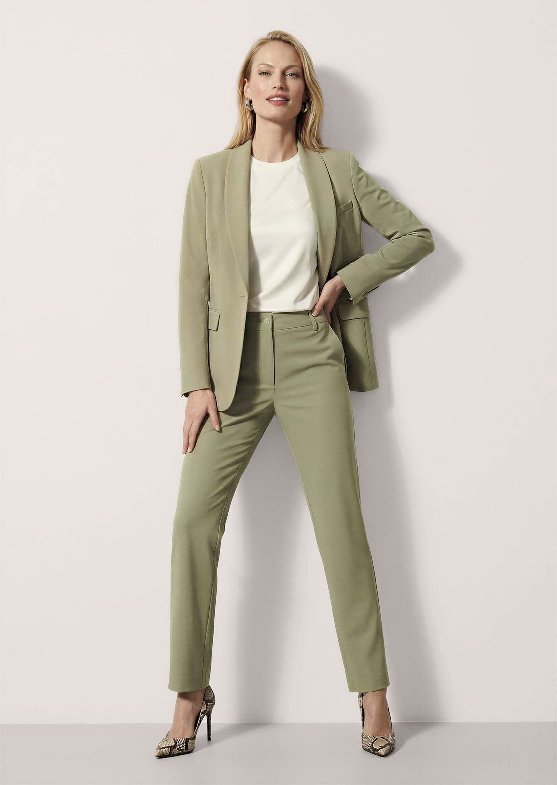 MADELEINE Kurzblazer Zeitloser Blazer mit elegantem Kragen Einreiher mit Akzent-Knopf, Pattentaschen & femininem Schnitt