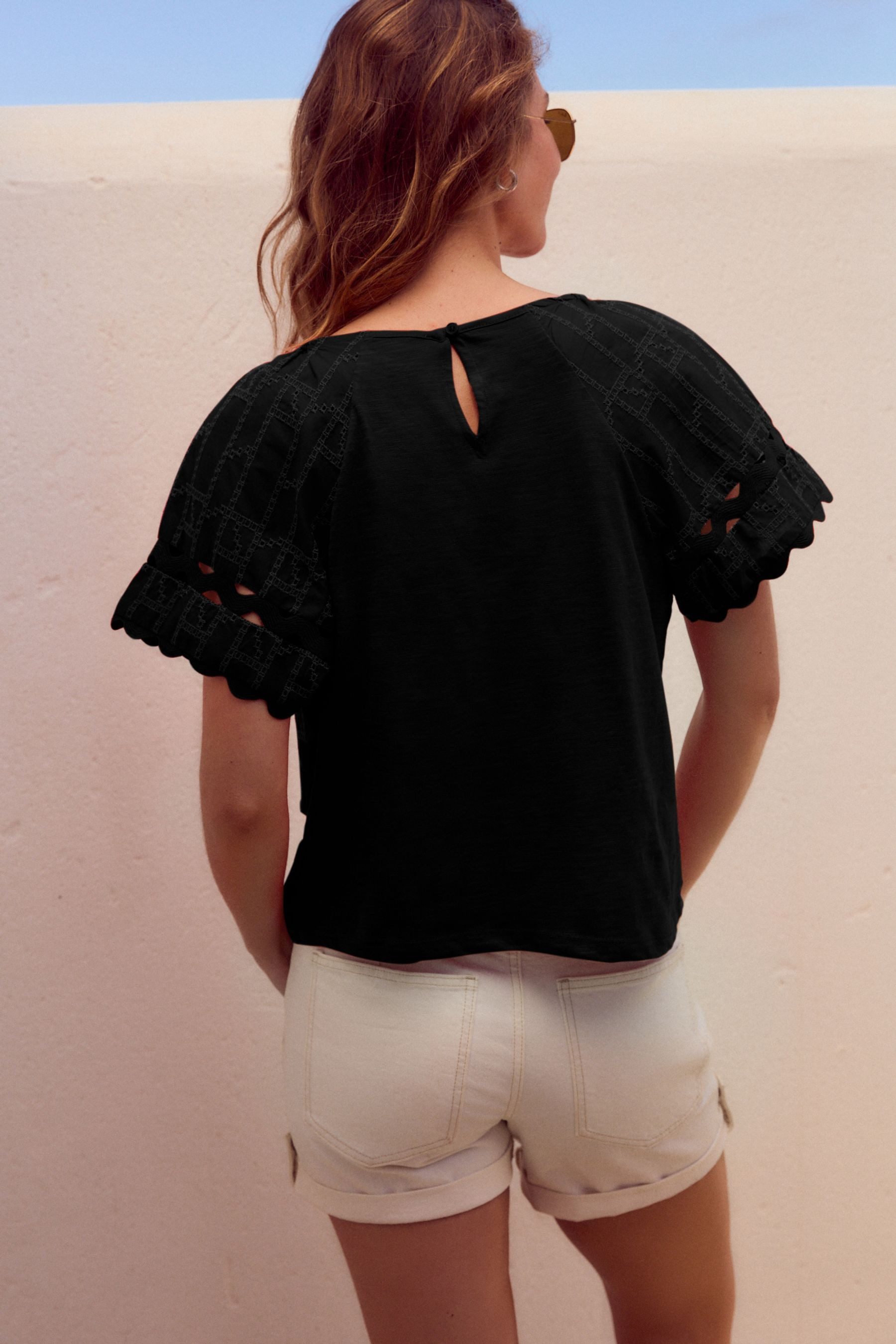 Next Kurzarmbluse Kurzarmoberteil mit Zackenlitze und Lochstickerei (1-tlg) günstig online kaufen